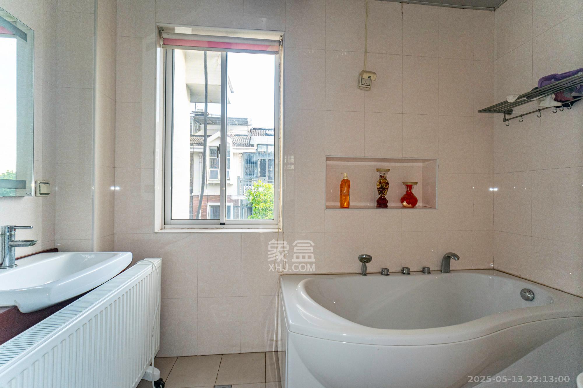 幸福里(幸福里一期) 5室2厅3卫 180.0万 幸福里(幸福里一期) 5室2厅3卫 180.0万卫生间