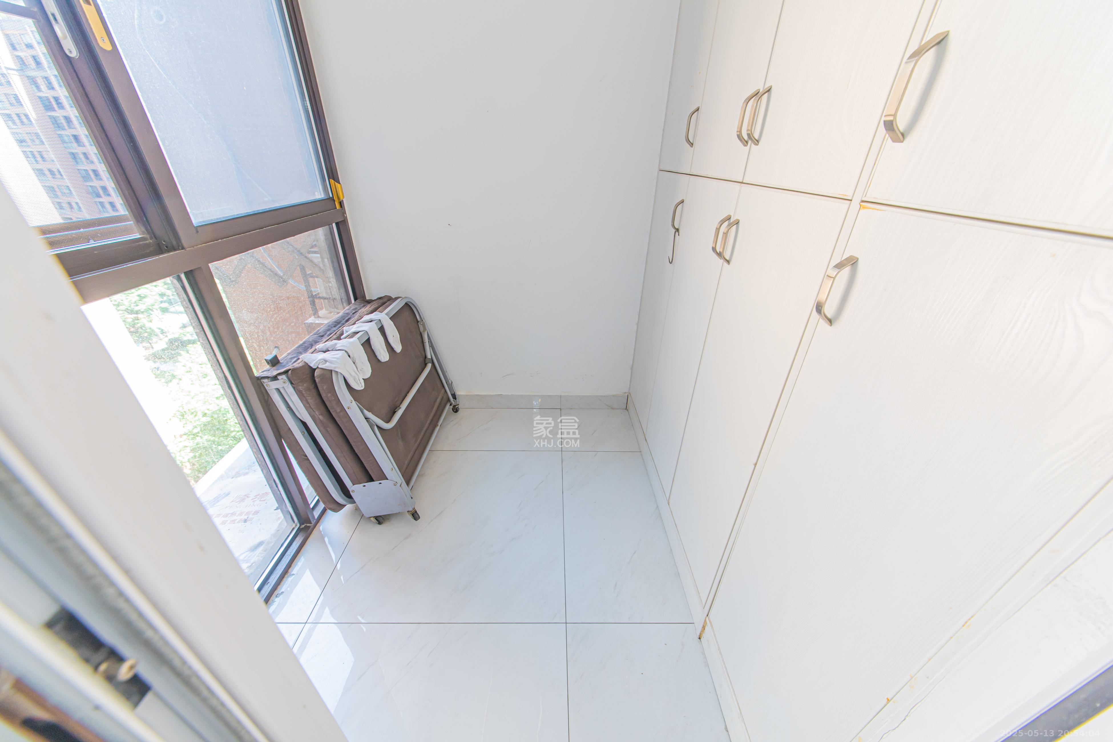 鑫远和城(一、二期) 4室2厅2卫 111.8万 鑫远和城(一、二期) 4室2厅2卫 111.8万阳台