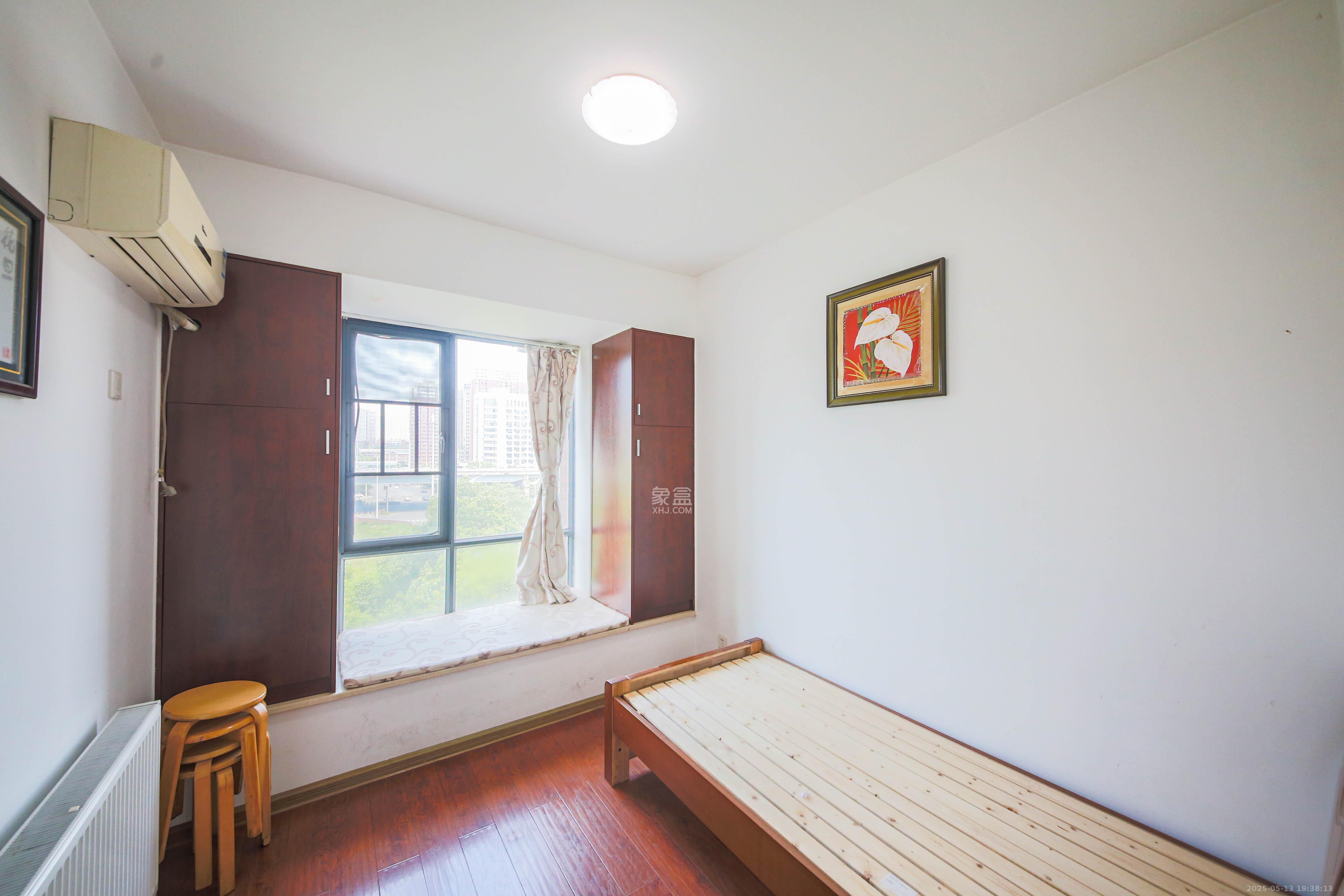 奥林匹克花园 2室2厅1卫 68.0万 奥林匹克花园 2室2厅1卫 68.0万卧室