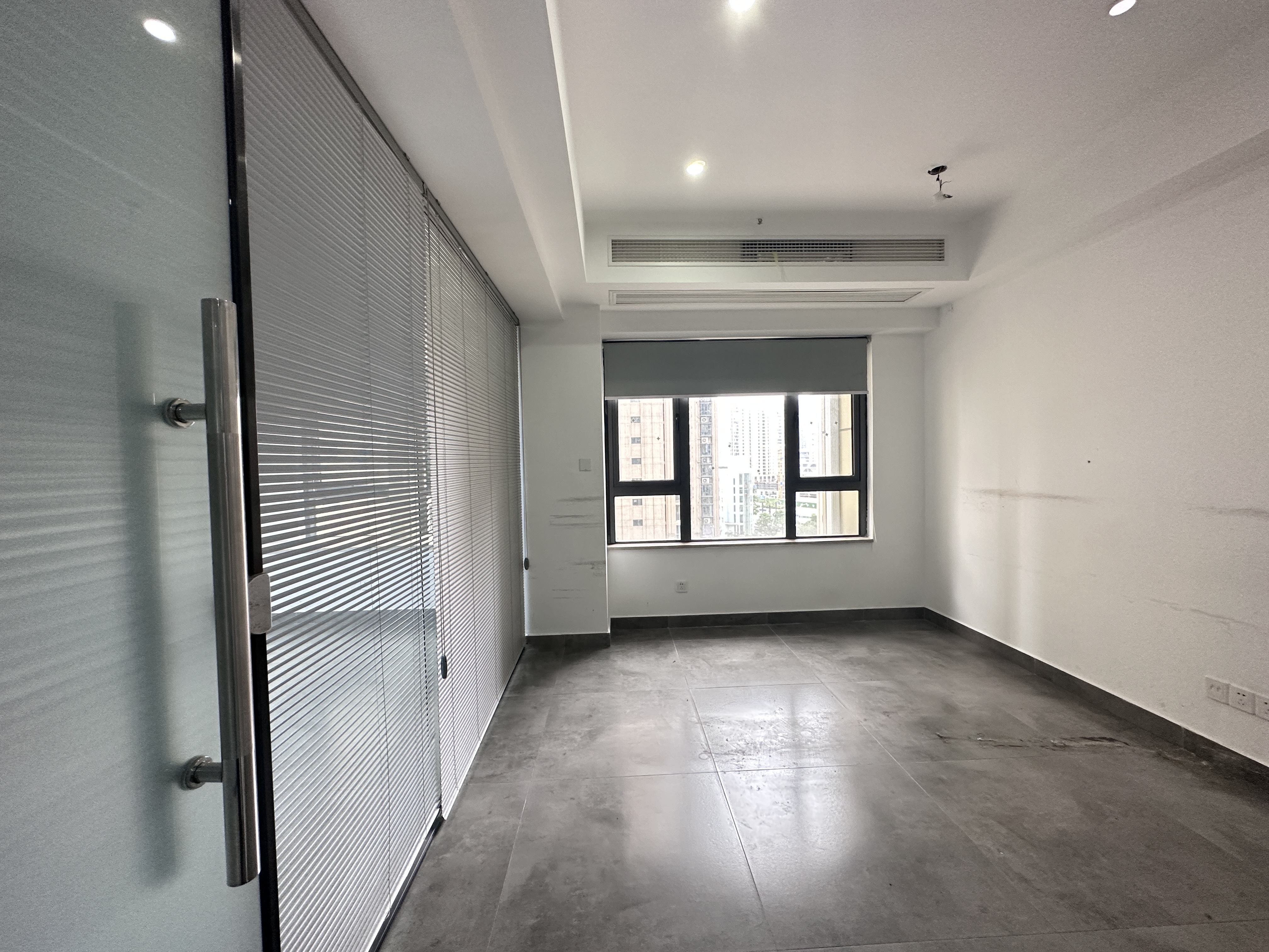 海航豪庭南苑 4室2厅2卫 14000.0元/月 海航豪庭南苑 4室2厅2卫 14000.0元/月室内图