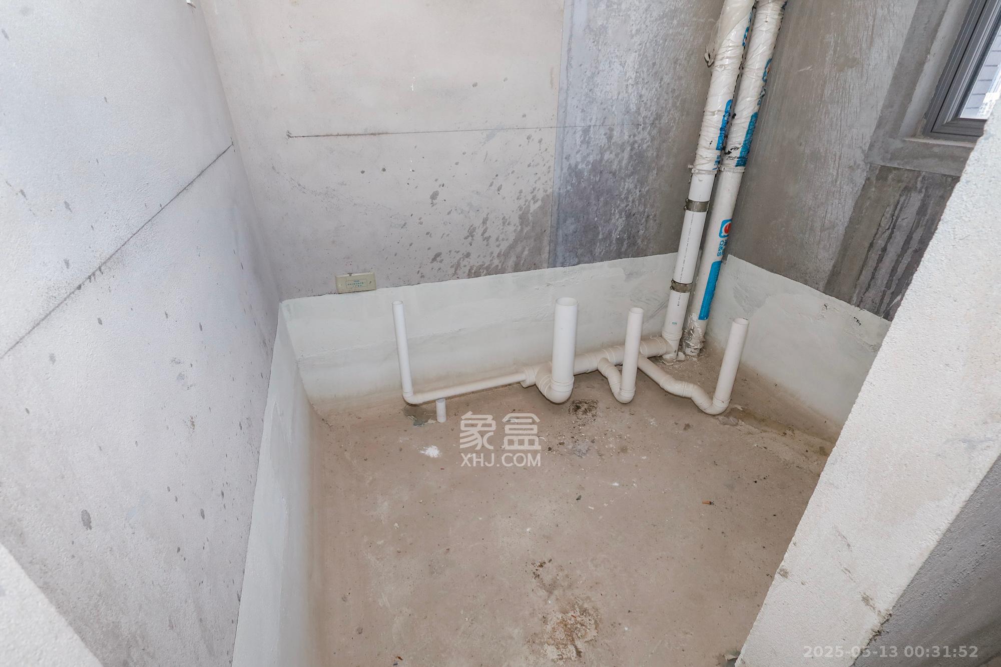 八方小区C区 4室2厅2卫 438.0万 八方小区C区 4室2厅2卫 438.0万卫生间