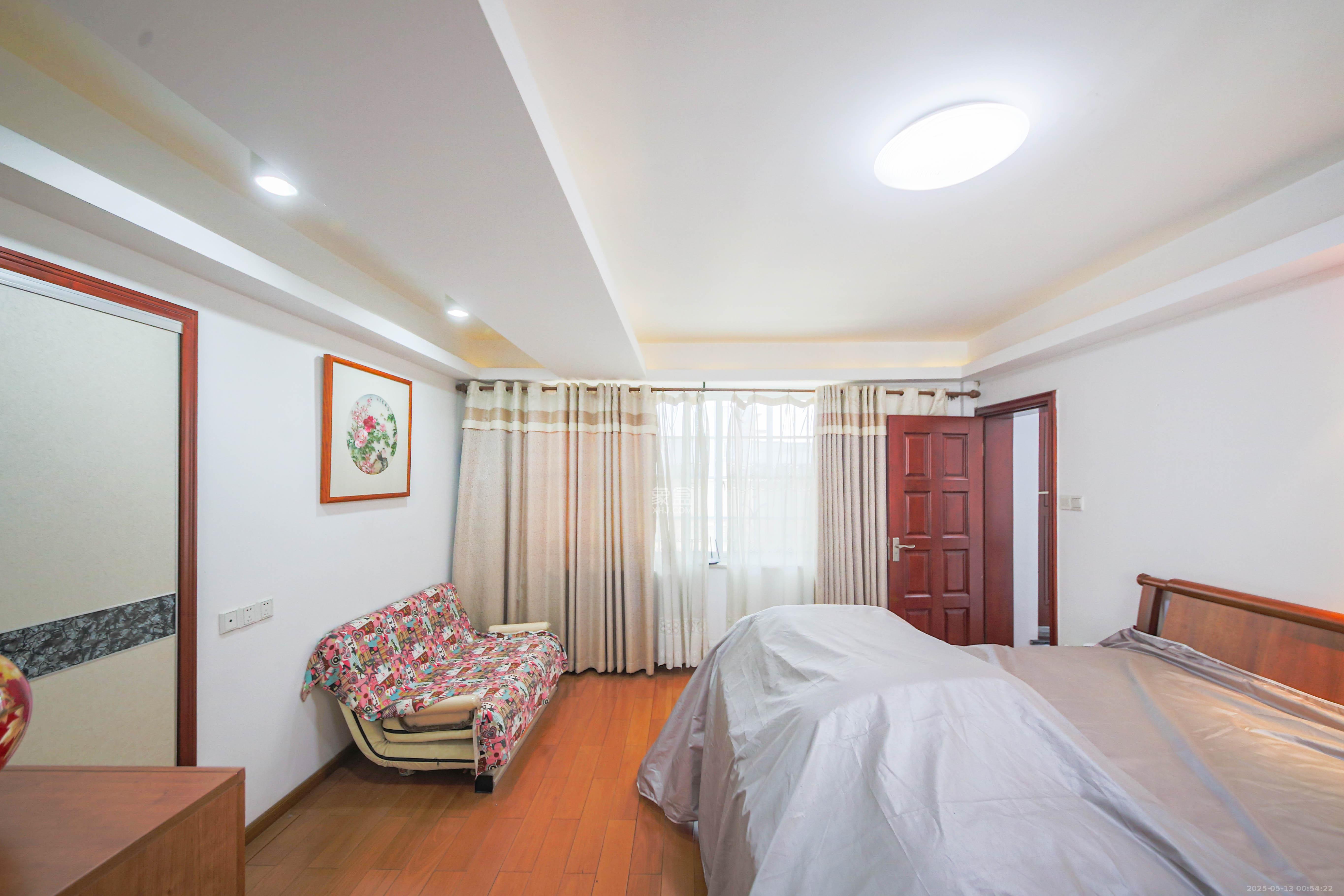 海利科院佳园 6室2厅2卫 180.0万 海利科院佳园 6室2厅2卫 180.0万卧室