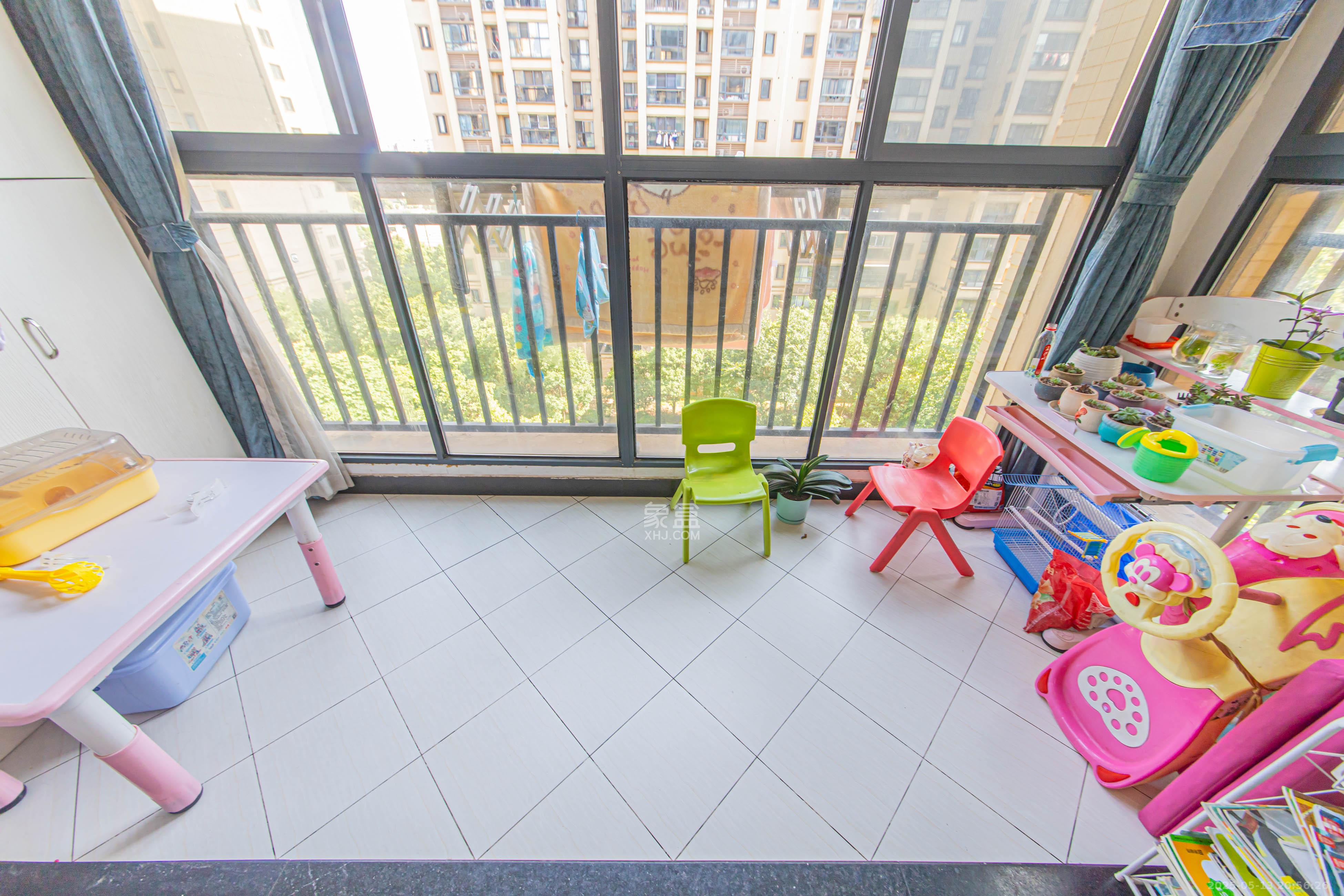 中建芙蓉嘉苑 3室2厅1卫 88.0万 中建芙蓉嘉苑 3室2厅1卫 88.0万阳台