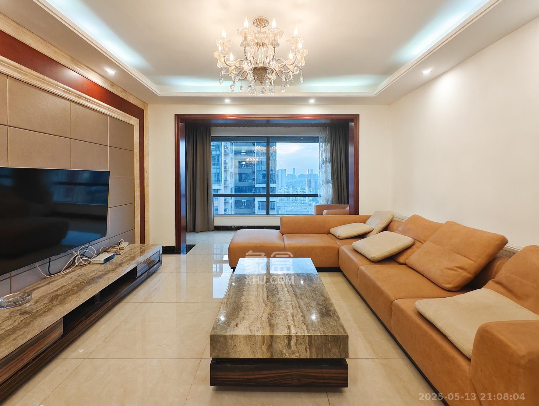 潇湘名城(新里程潇湘名城) 5室2厅2卫 162.0万 潇湘名城(新里程潇湘名城) 5室2厅2卫 162.0万客厅