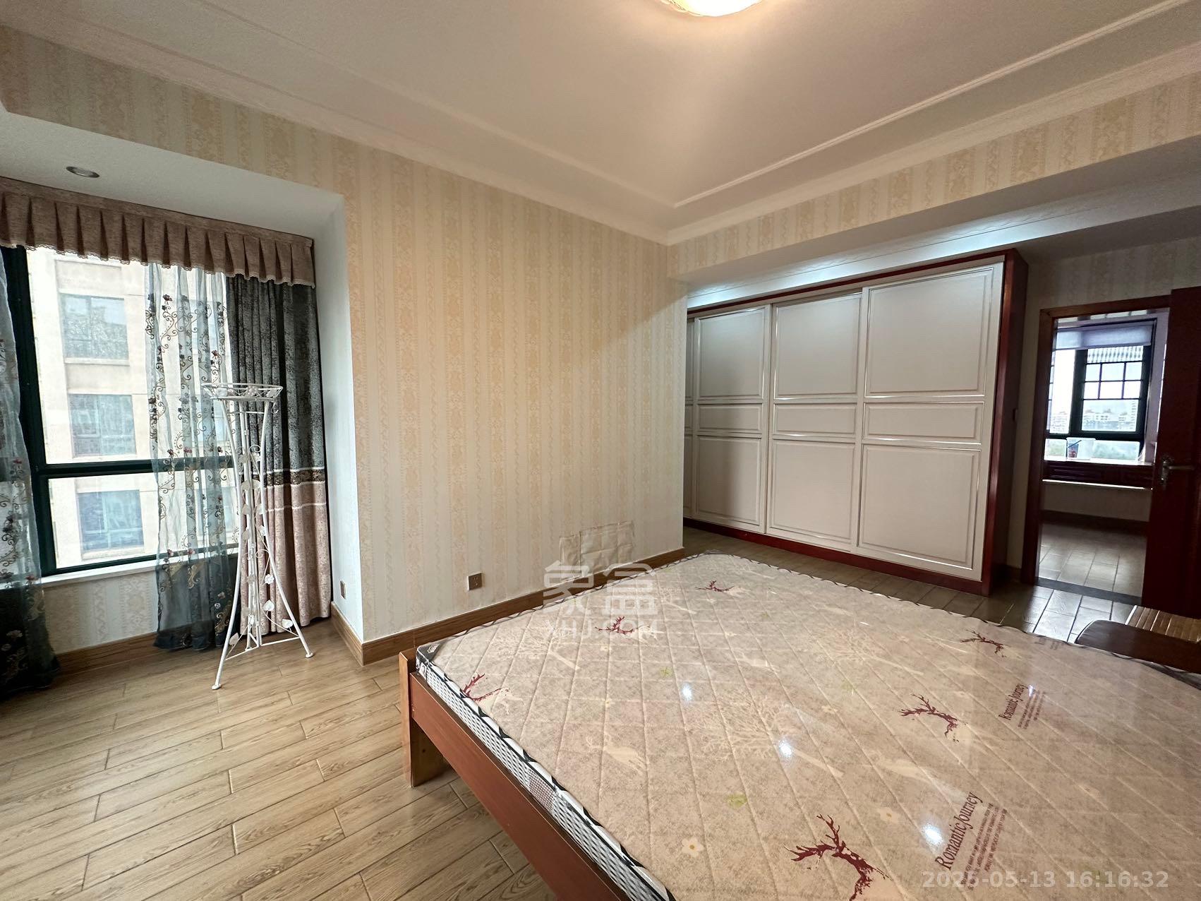 维一星城原山苑  3室2厅2卫    2500.0元/月室内图