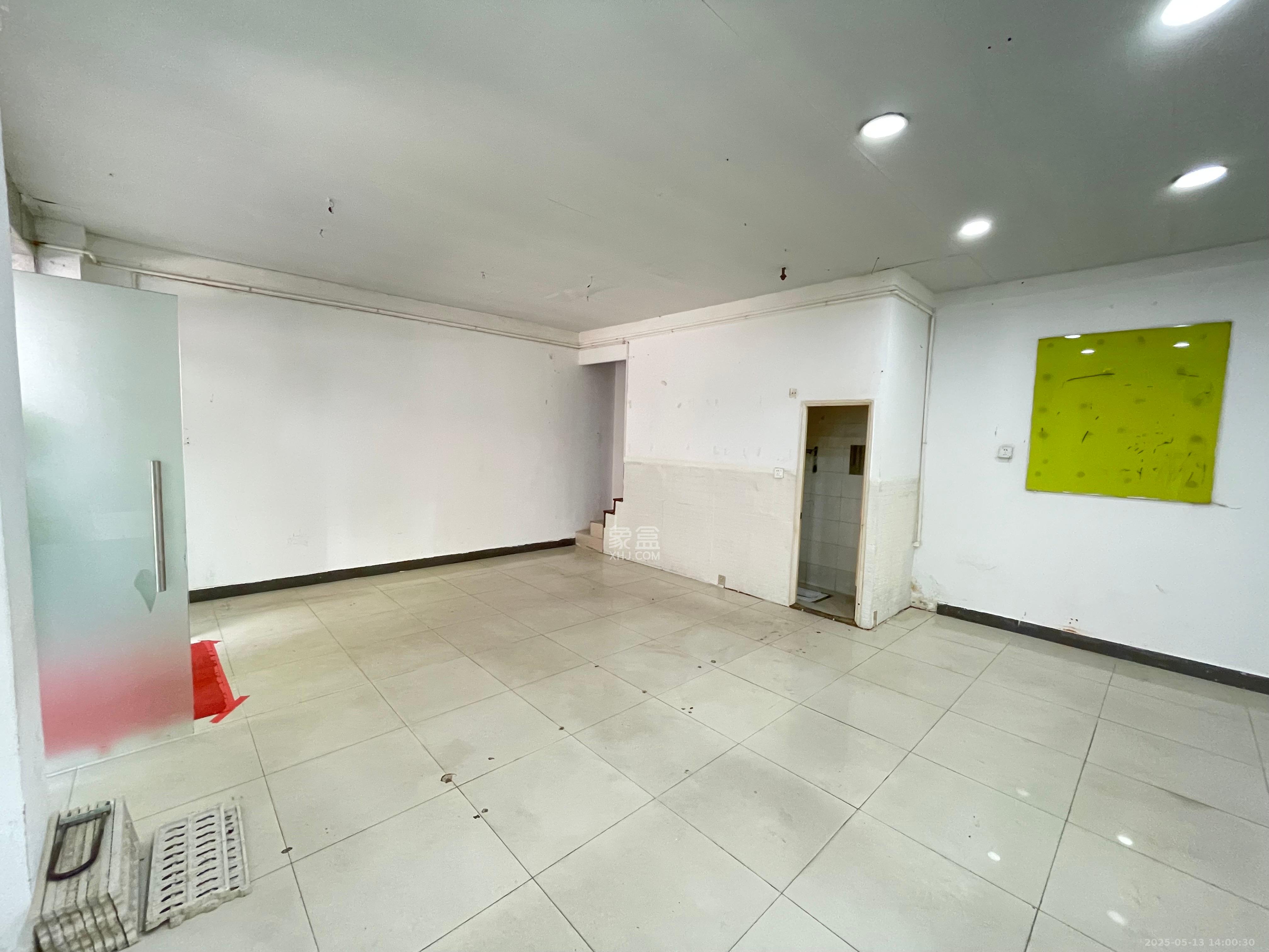 中南汽车世界   45.0㎡      2500.0元/月