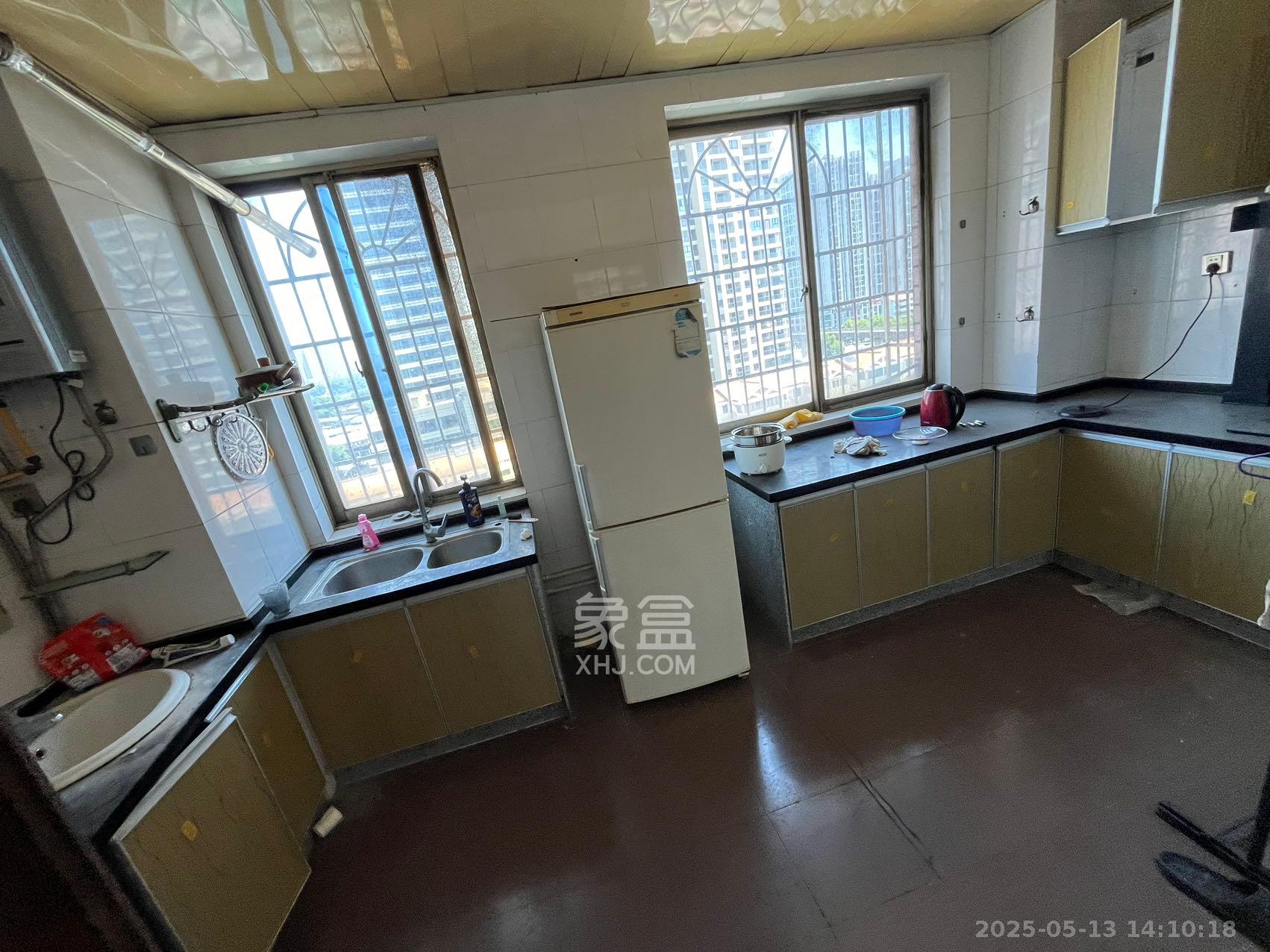 南明苑西区  4室2厅2卫    3000.0元/月 南明苑西区  4室2厅2卫    3000.0元/月室内图