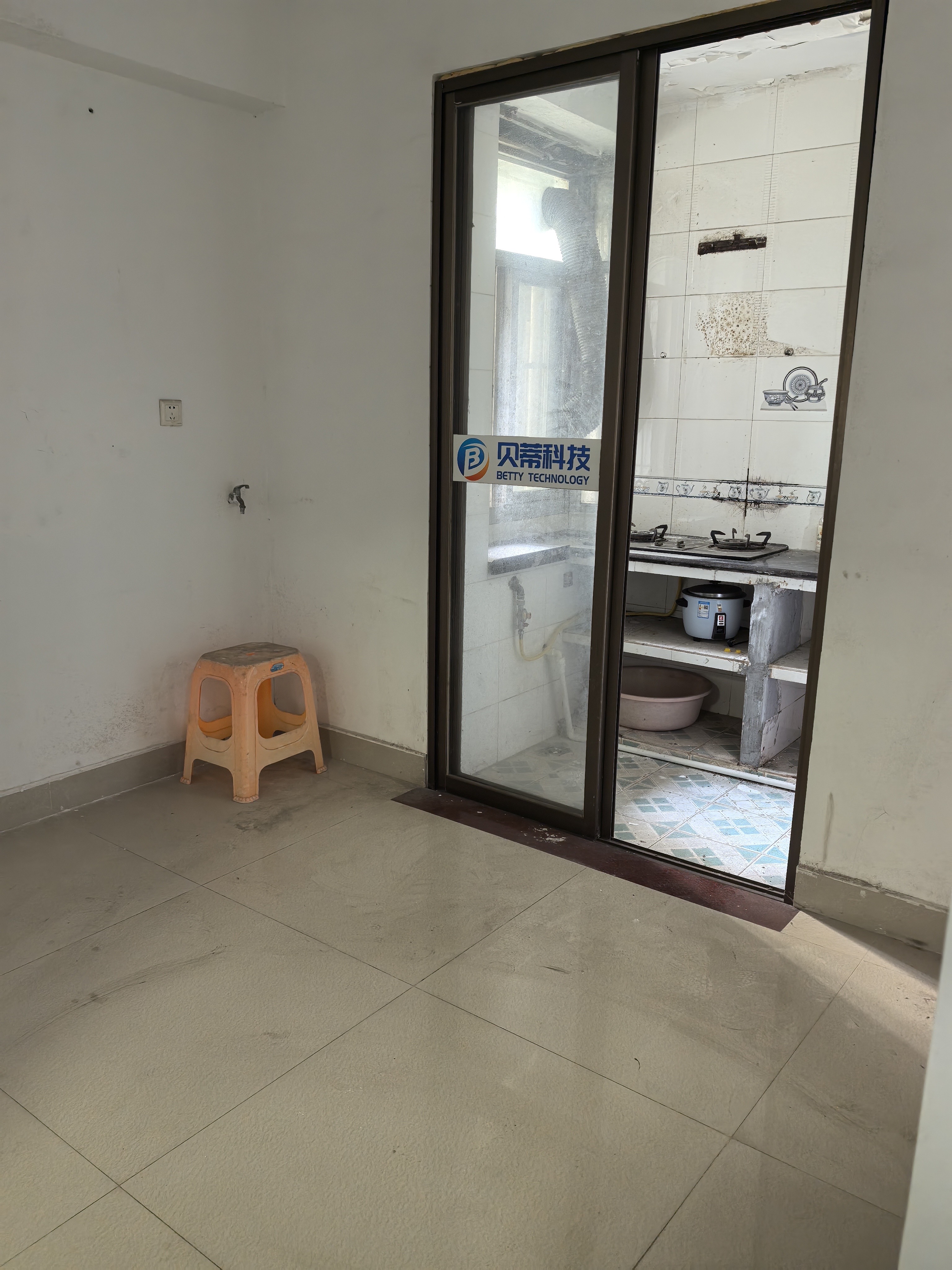 汇宇金城 3室2厅1卫 2800.0元/月 汇宇金城 3室2厅1卫 2800.0元/月室内图