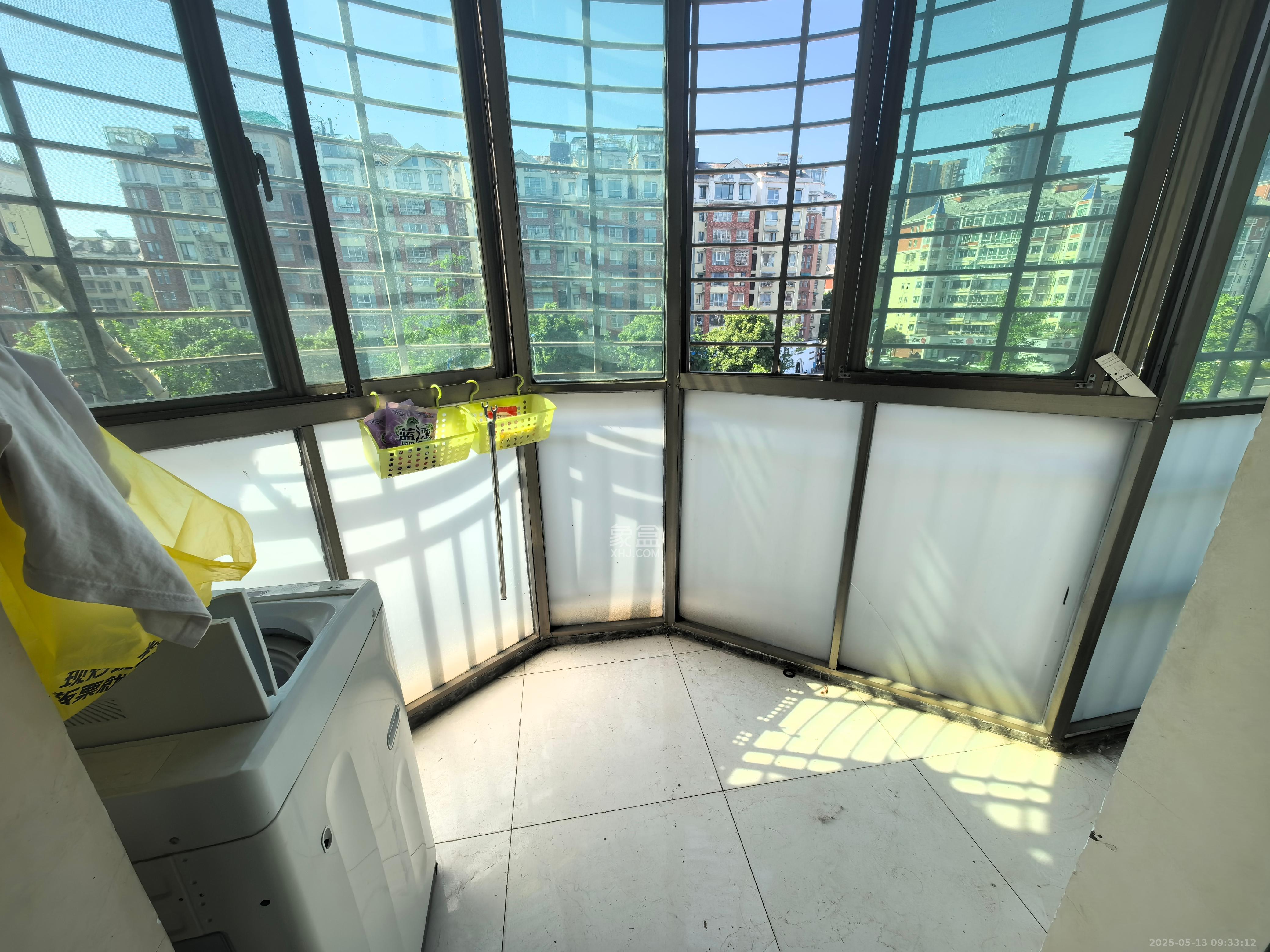 金帆江滨玫瑰园  2室1厅1卫    1400.0元/月 金帆江滨玫瑰园  2室1厅1卫    1400.0元/月室内图