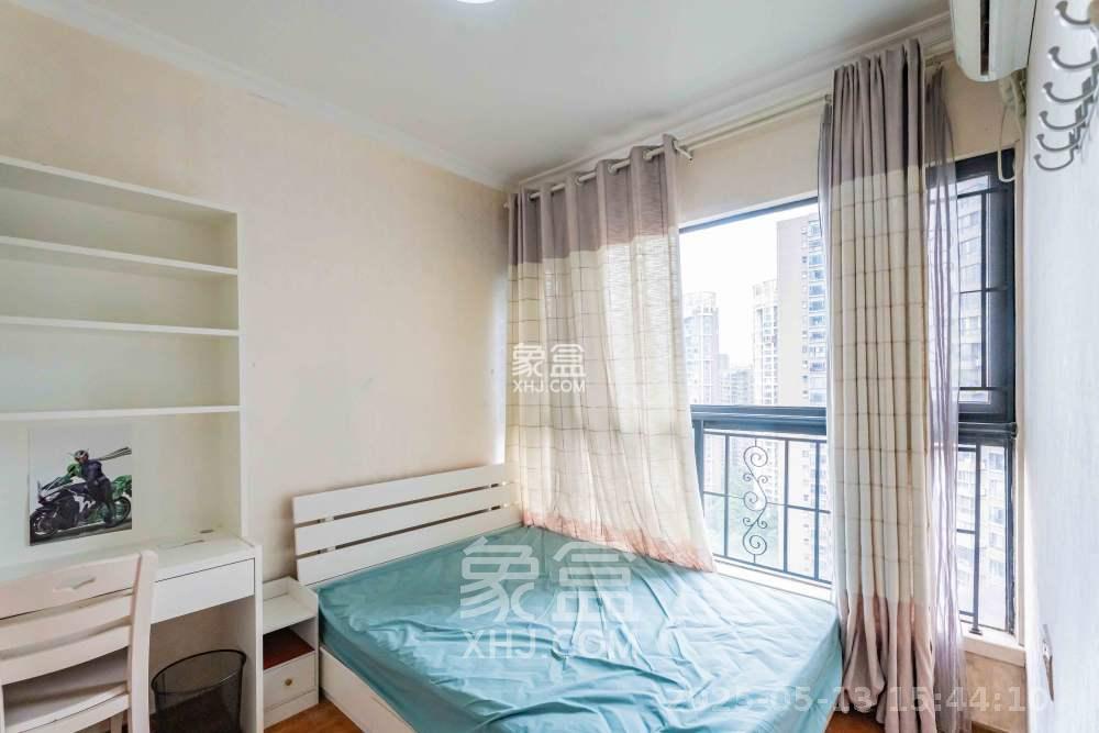 藏珑湖上国际花园  3室2厅2卫    2500.0元/月 藏珑湖上国际花园  3室2厅2卫    2500.0元/月室内图