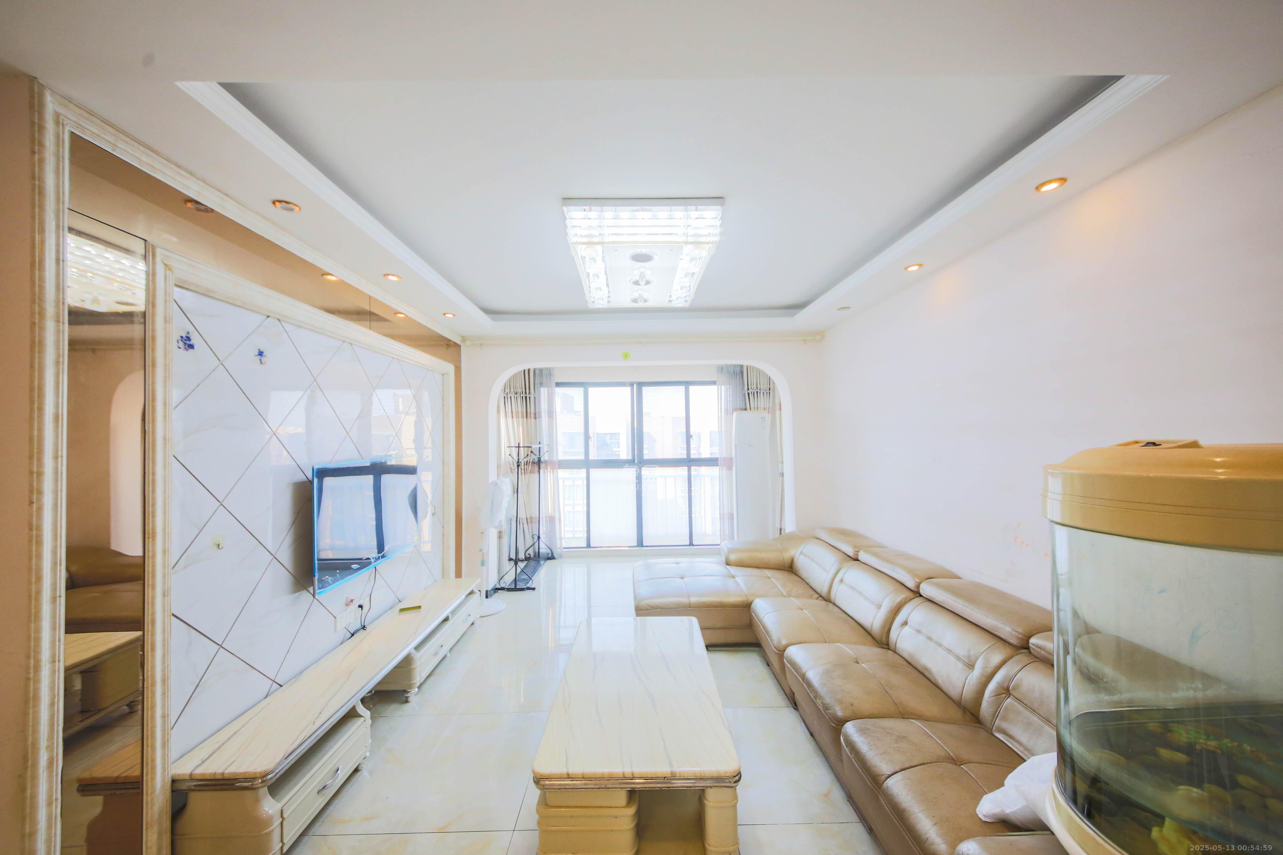 鑫远御文台一期 3室2厅1卫 92.0万 鑫远御文台一期 3室2厅1卫 92.0万客厅