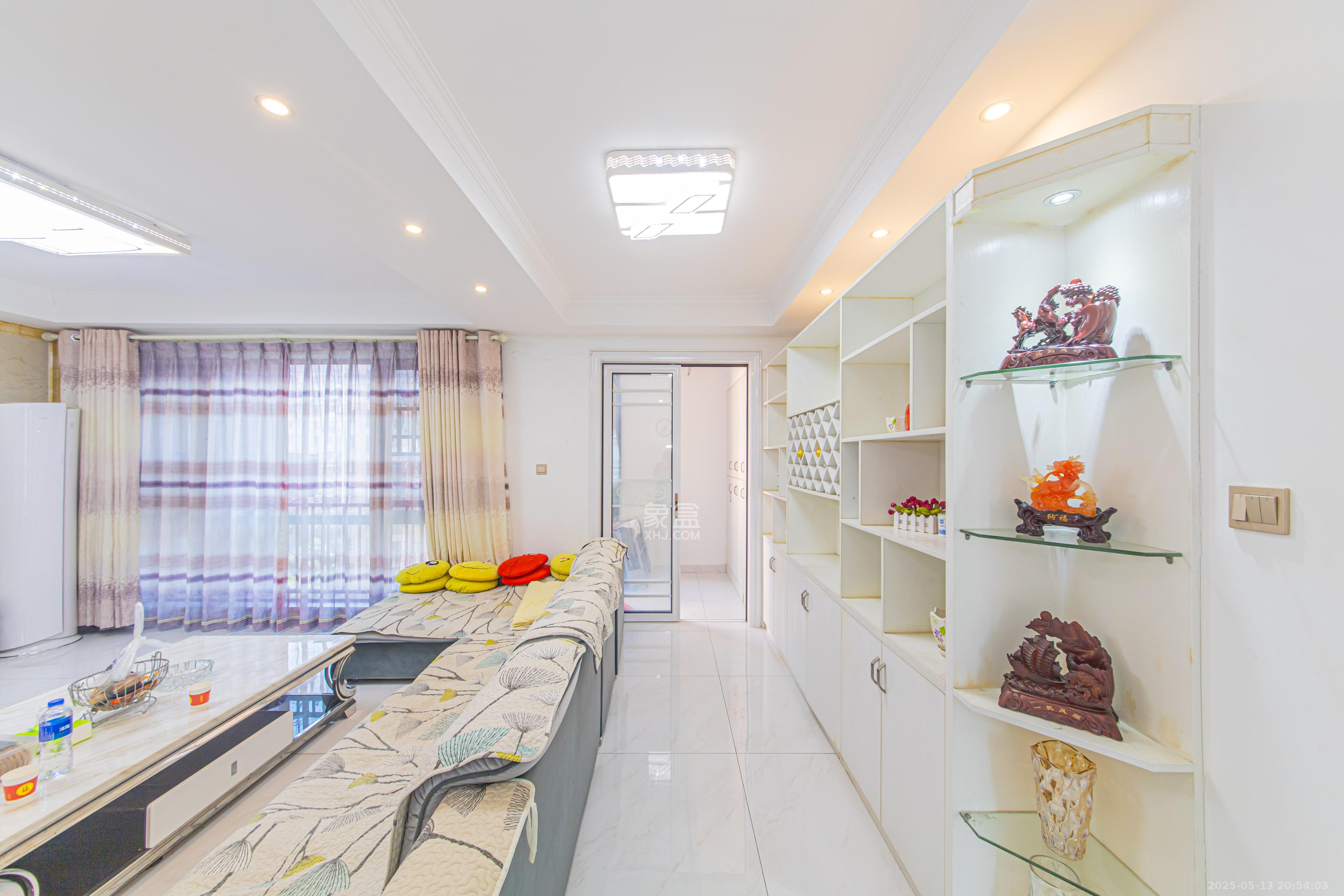 鑫远和城(一、二期) 4室2厅2卫 111.8万 鑫远和城(一、二期) 4室2厅2卫 111.8万客厅