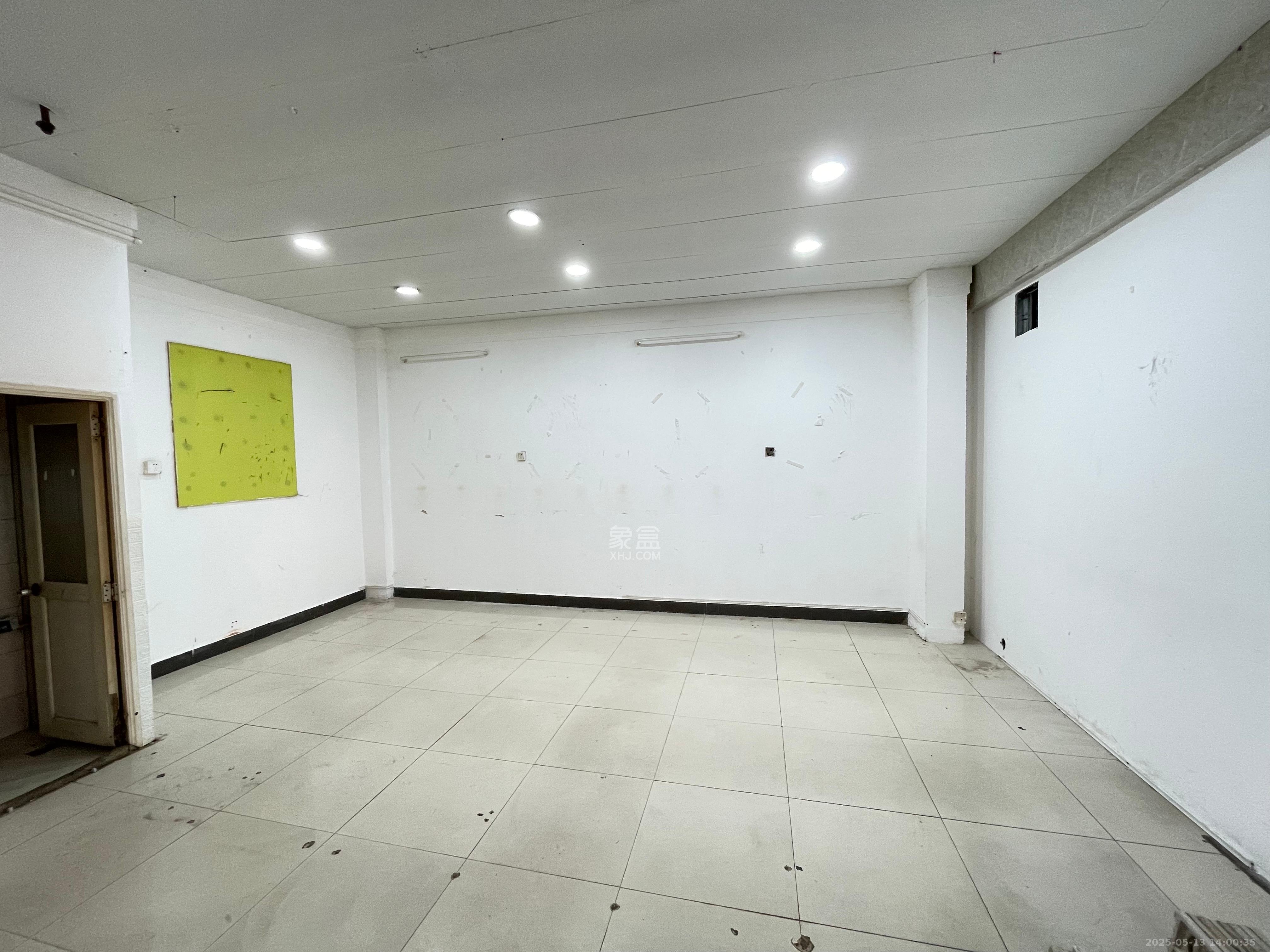 中南汽车世界   45.0㎡      2500.0元/月室内图