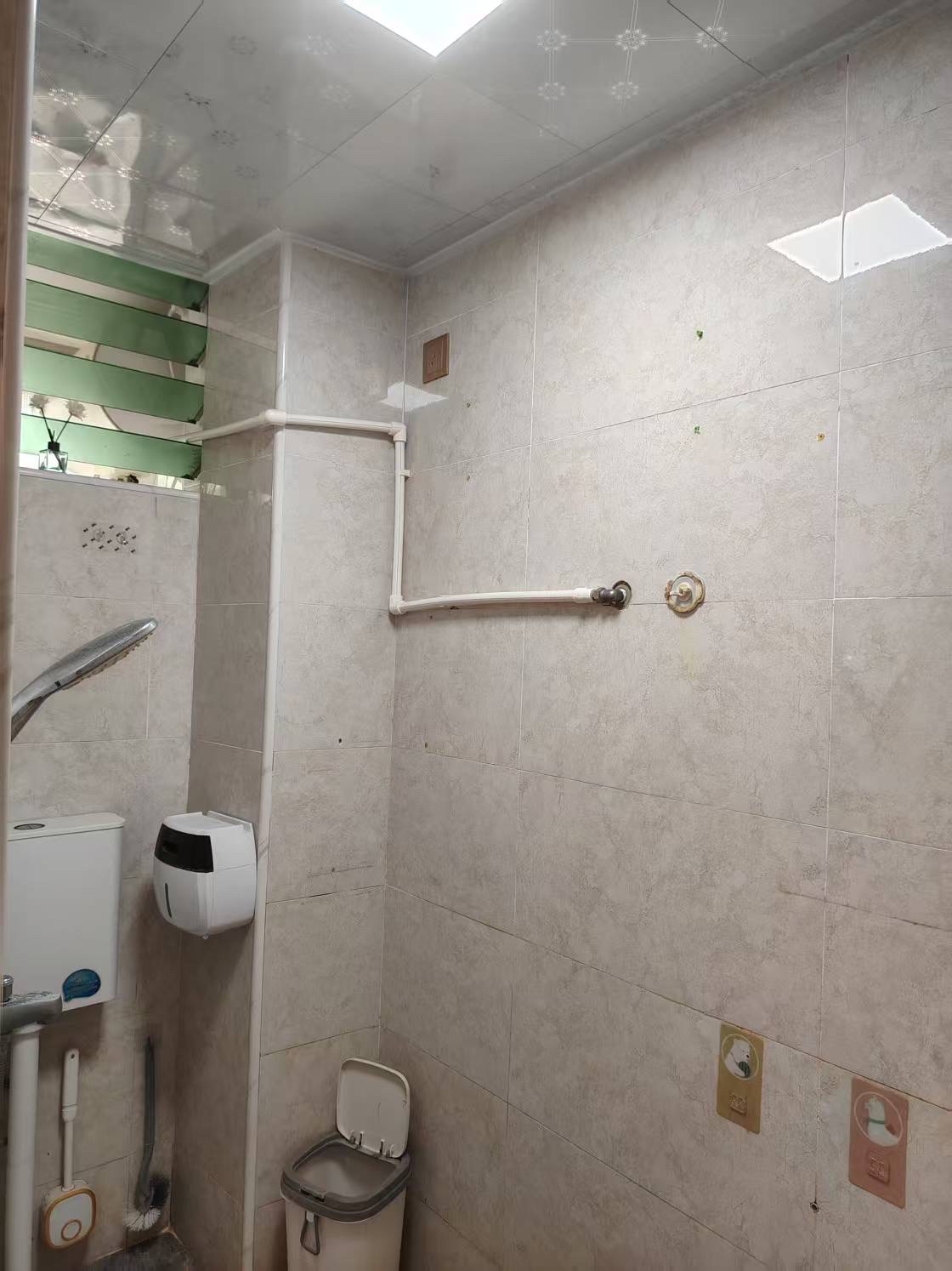 南岛厂宿舍  2室2厅2卫    68.8万 南岛厂宿舍  2室2厅2卫    68.8万客厅