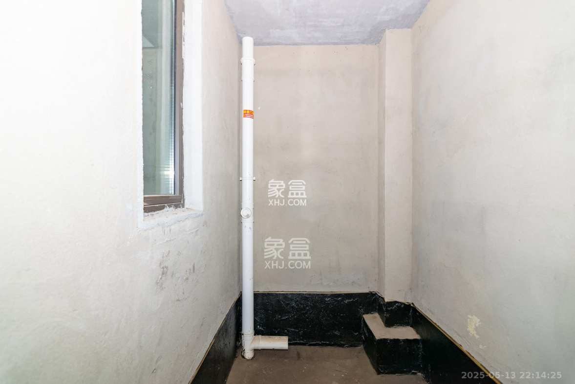 华润桃源里 5室3厅3卫 160.0万 华润桃源里 5室3厅3卫 160.0万卫生间