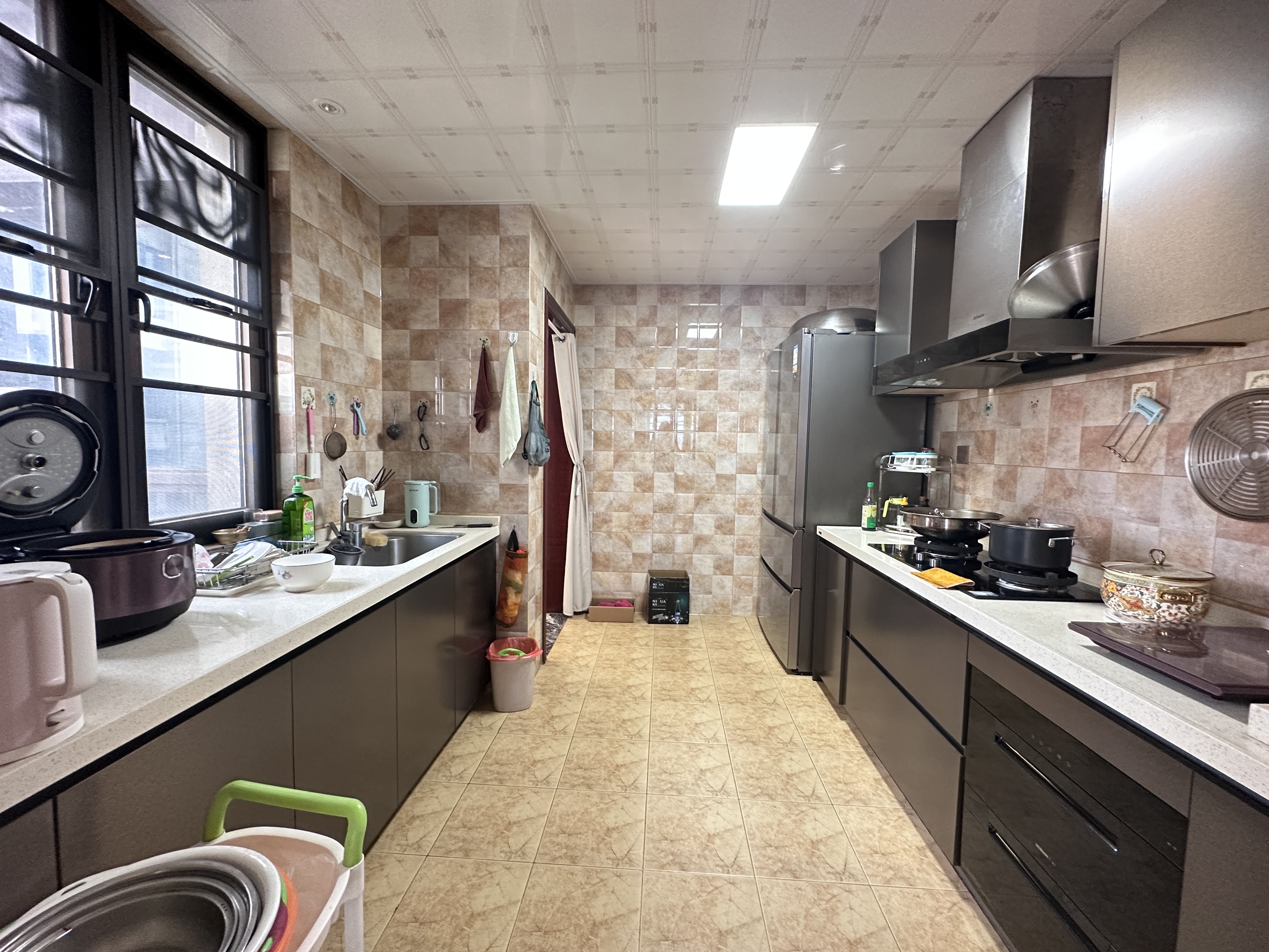 海航豪庭北苑  5室2厅4卫    580.0万 海航豪庭北苑  5室2厅4卫    580.0万客厅