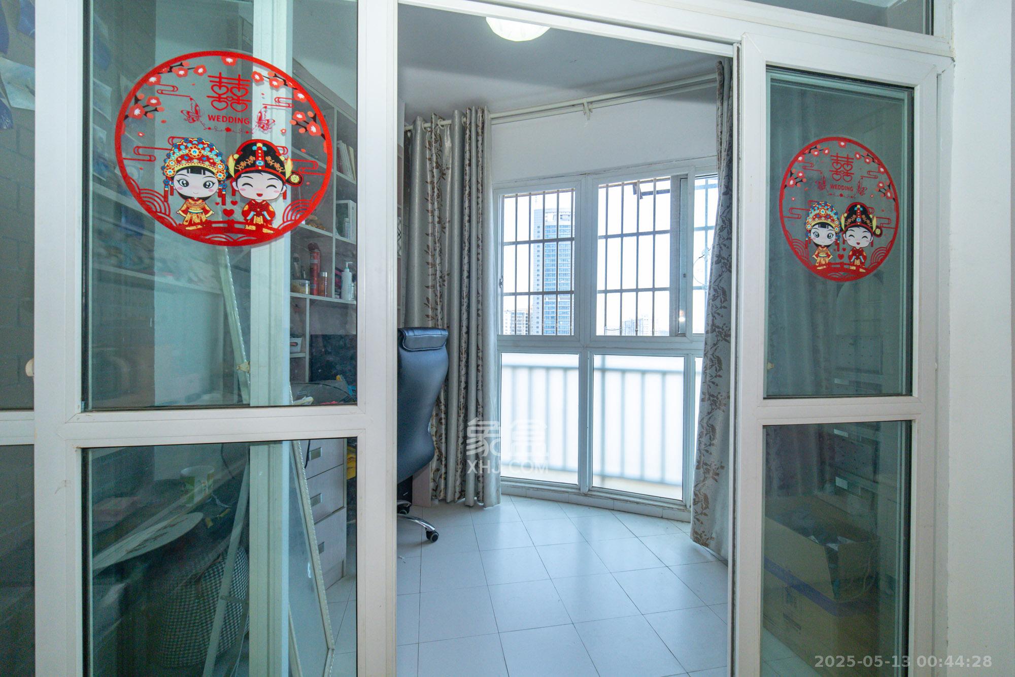 未来现代城 3室2厅2卫 50.0万 未来现代城 3室2厅2卫 50.0万阳台