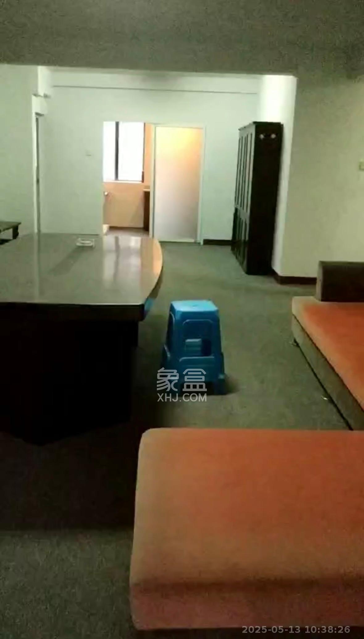 银港水晶城  4室2厅2卫    3000.0元/月 银港水晶城  4室2厅2卫    3000.0元/月