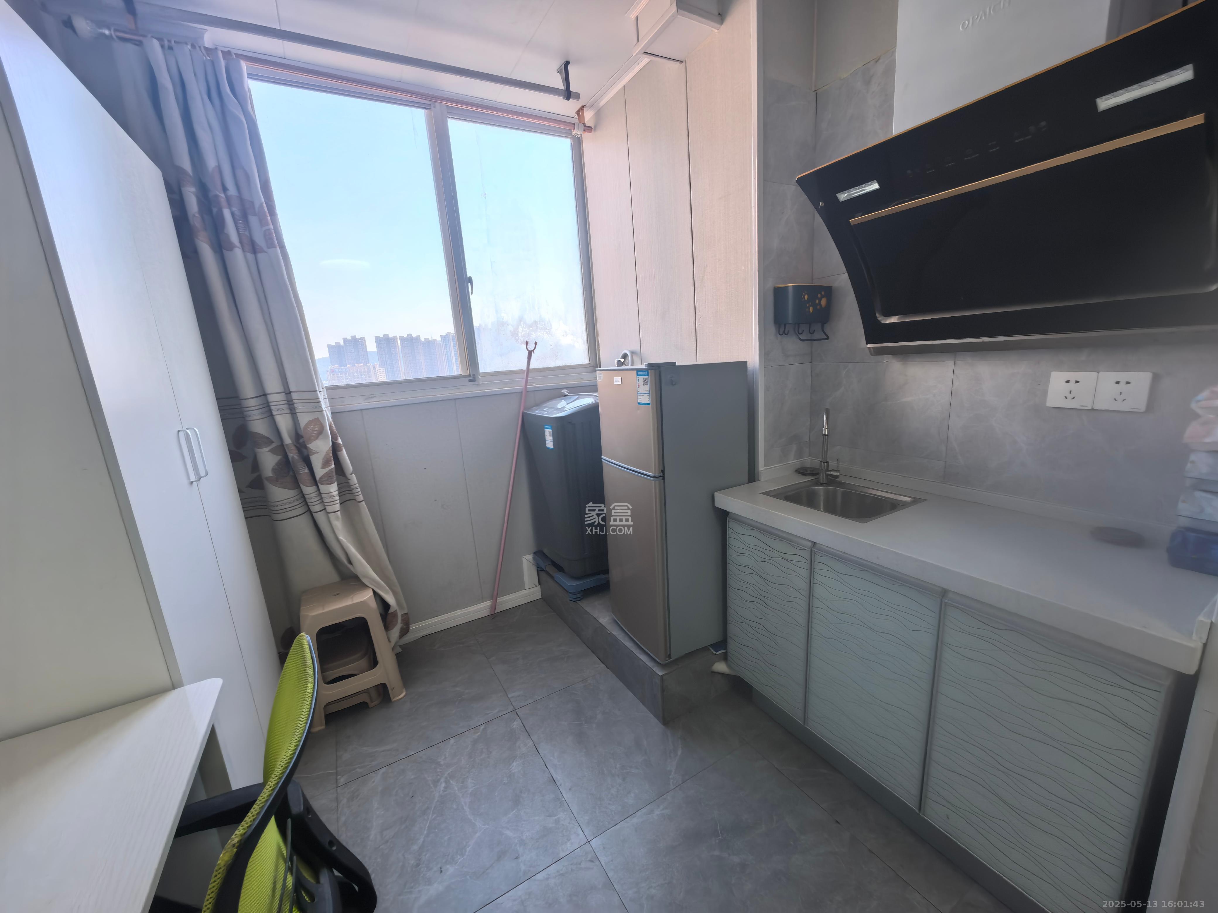 西岸润泽府  1室1厅1卫    1600.0元/月 西岸润泽府  1室1厅1卫    1600.0元/月