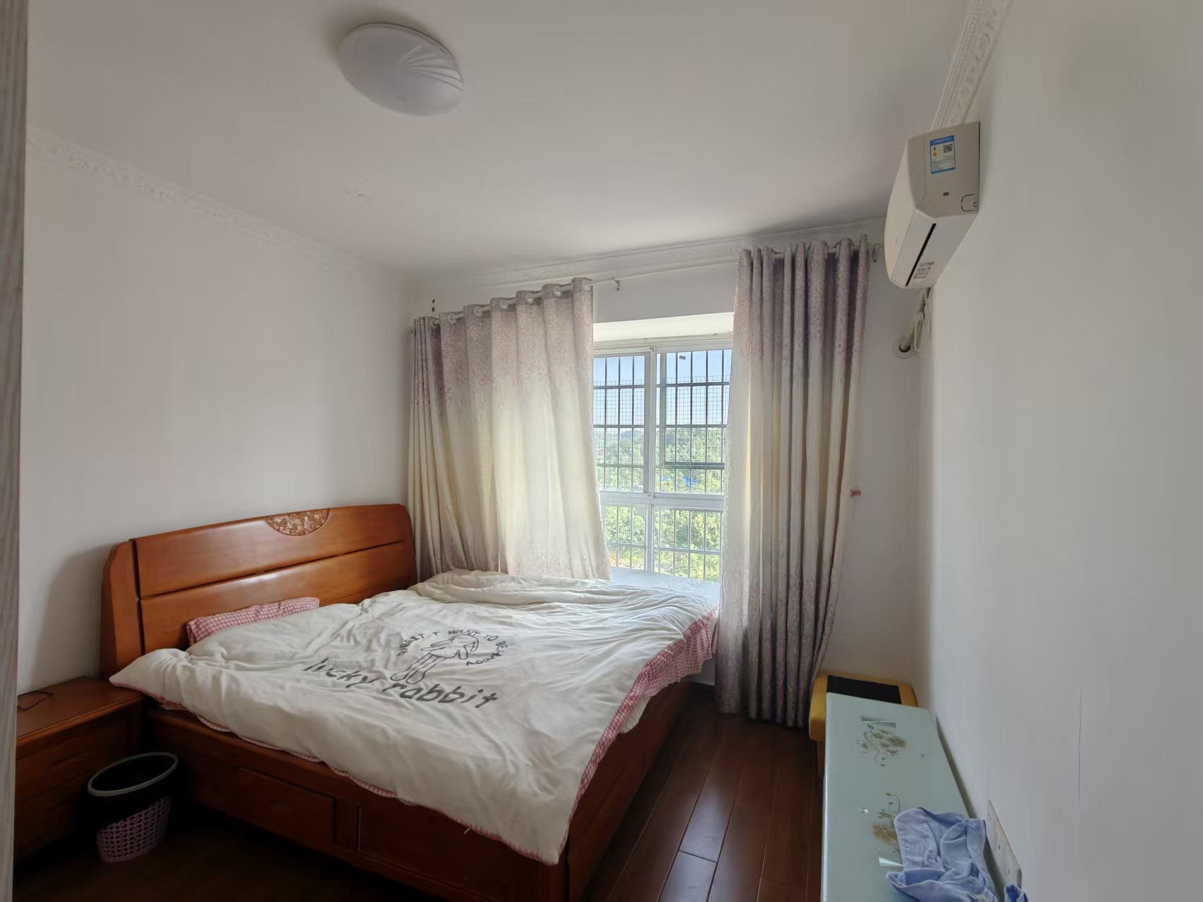 香山红叶 3室2厅2卫 47.8万 香山红叶 3室2厅2卫 47.8万客厅