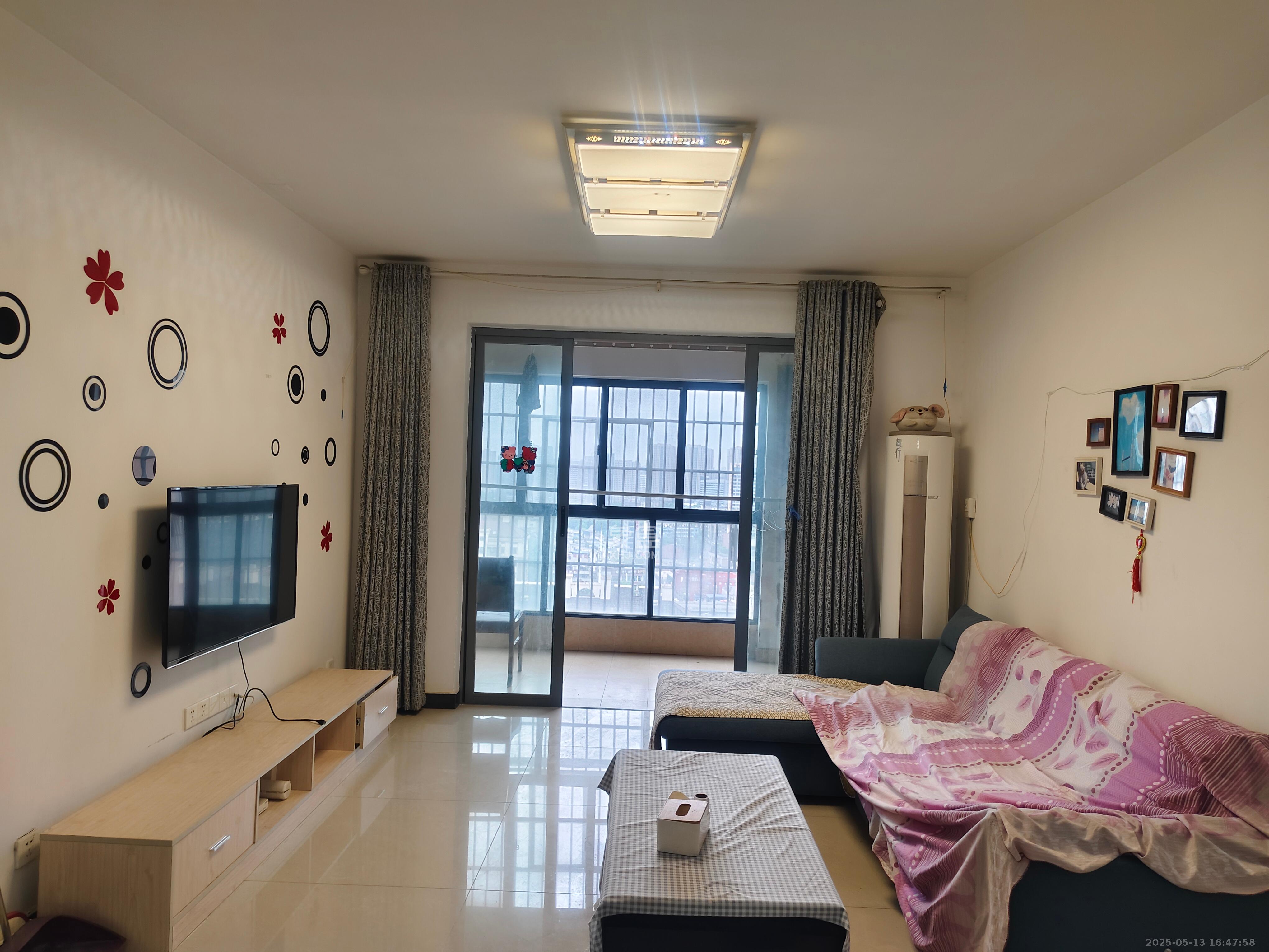 上海城小区  3室2厅2卫   2500.00元/月室内图1