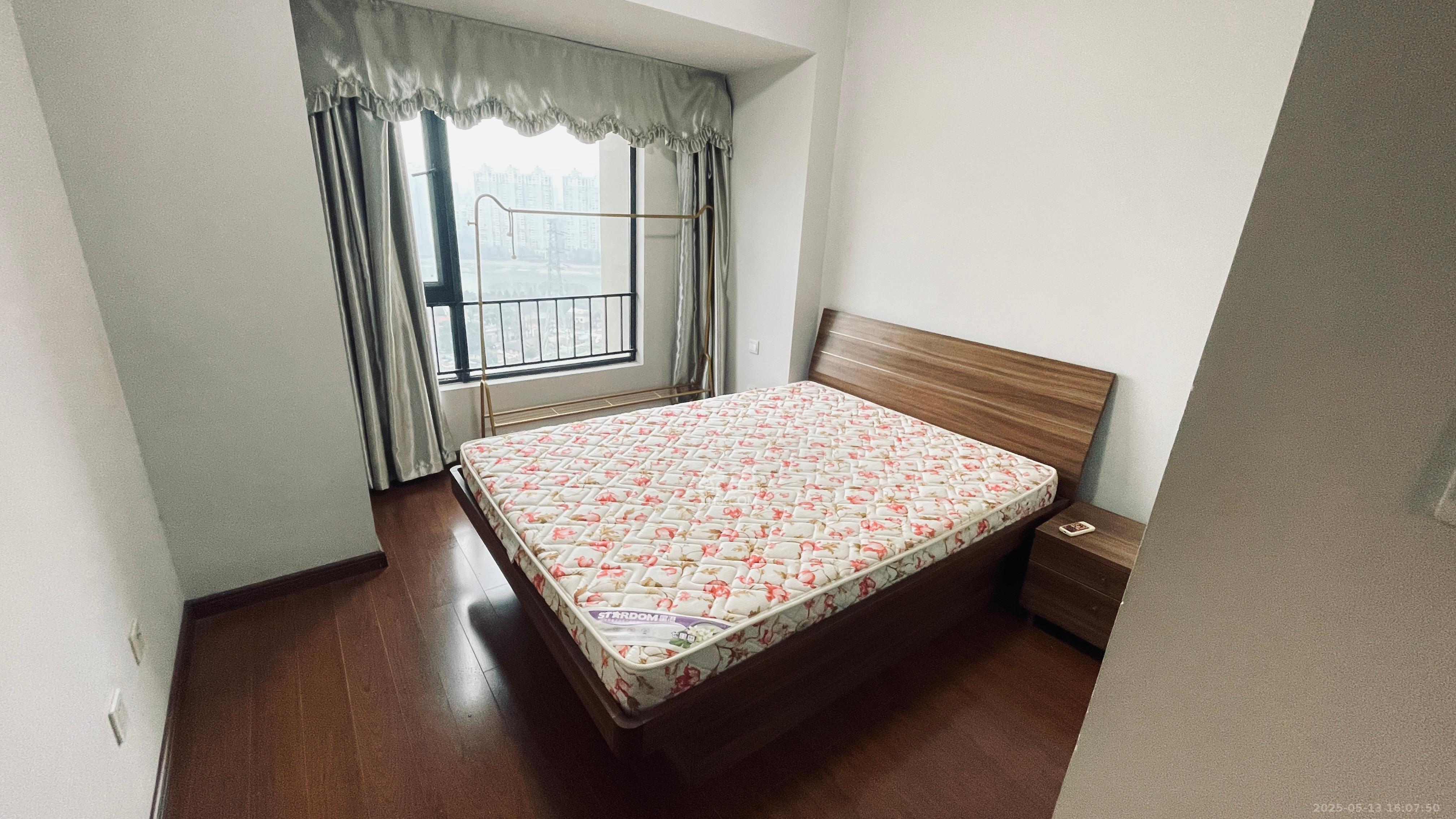 万科城  2室2厅1卫   2500.00元/月室内图
