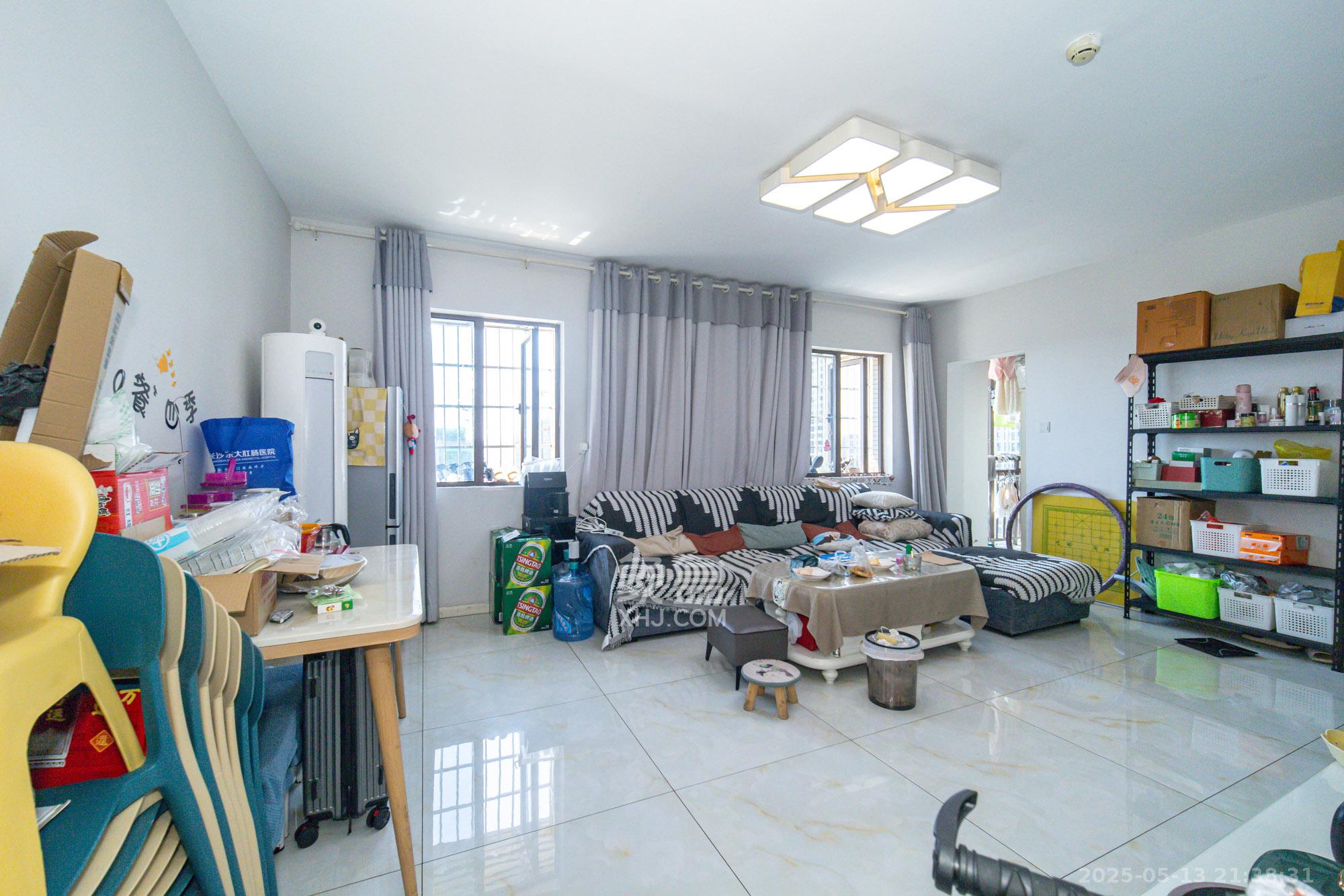 新长海广场  3室2厅1卫    54.8万 新长海广场  3室2厅1卫    54.8万客厅