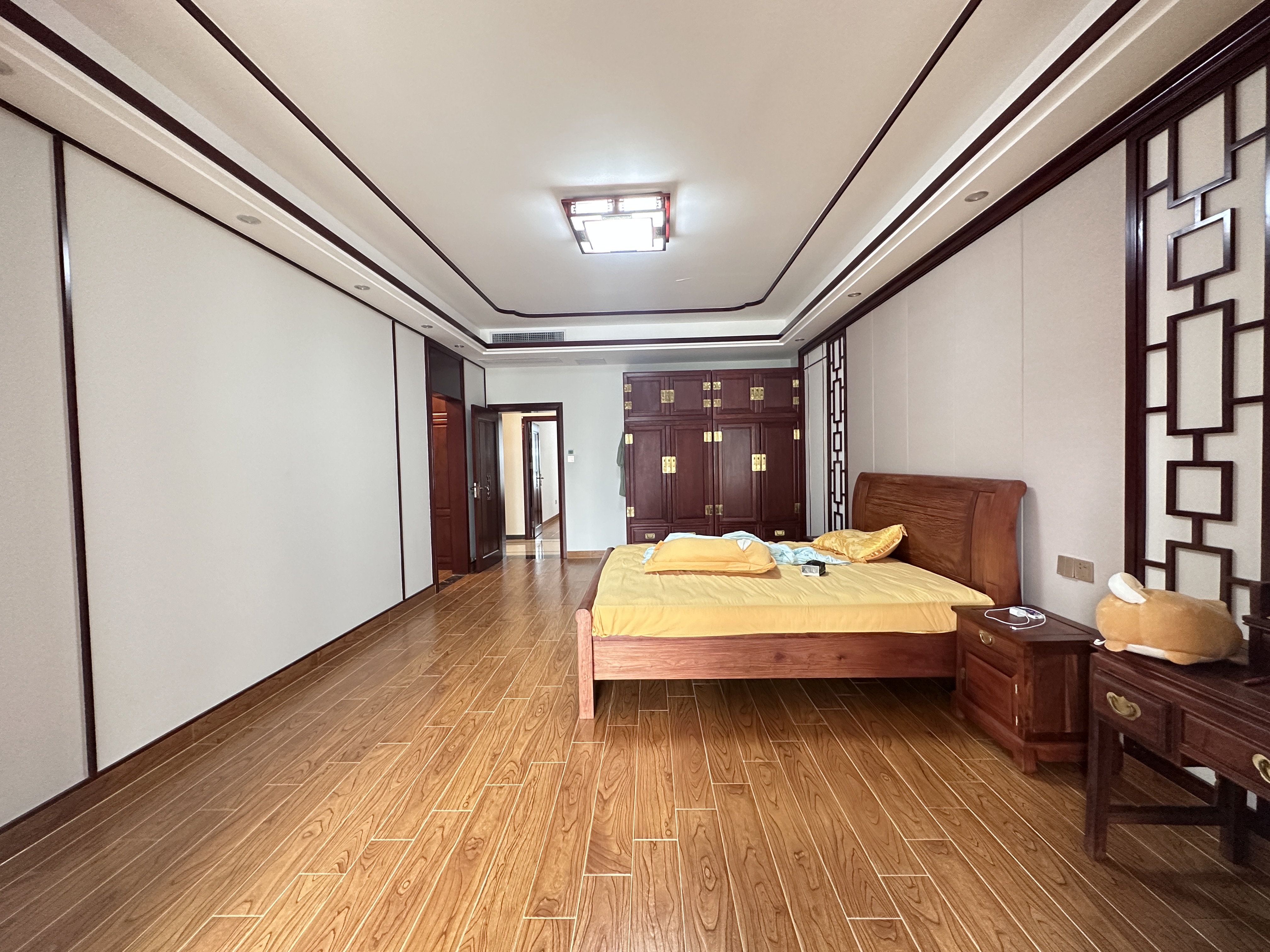 海航豪庭北苑  5室2厅4卫   650.00万客厅
