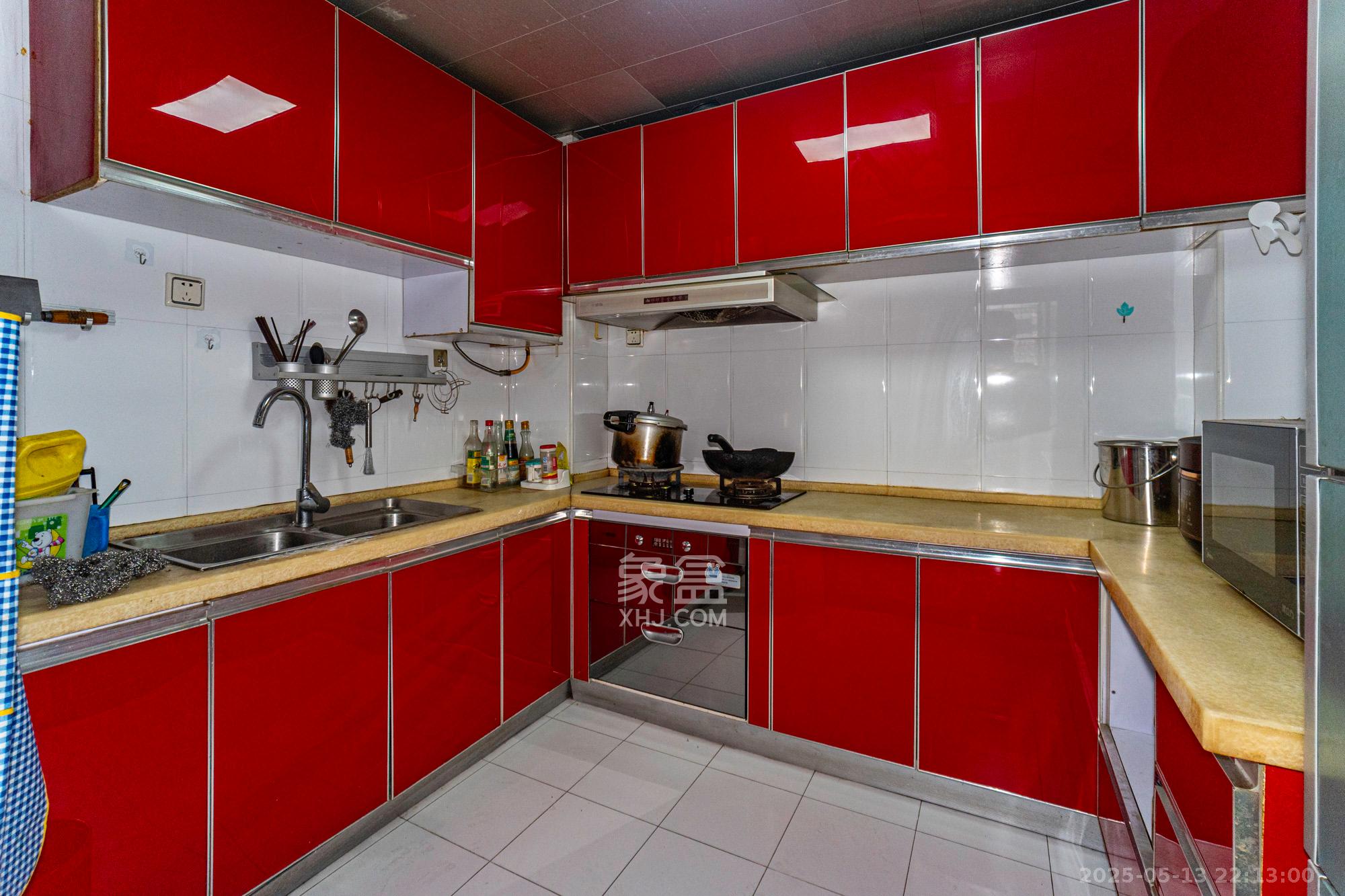 幸福里(幸福里一期) 5室2厅3卫 180.0万 幸福里(幸福里一期) 5室2厅3卫 180.0万厨房