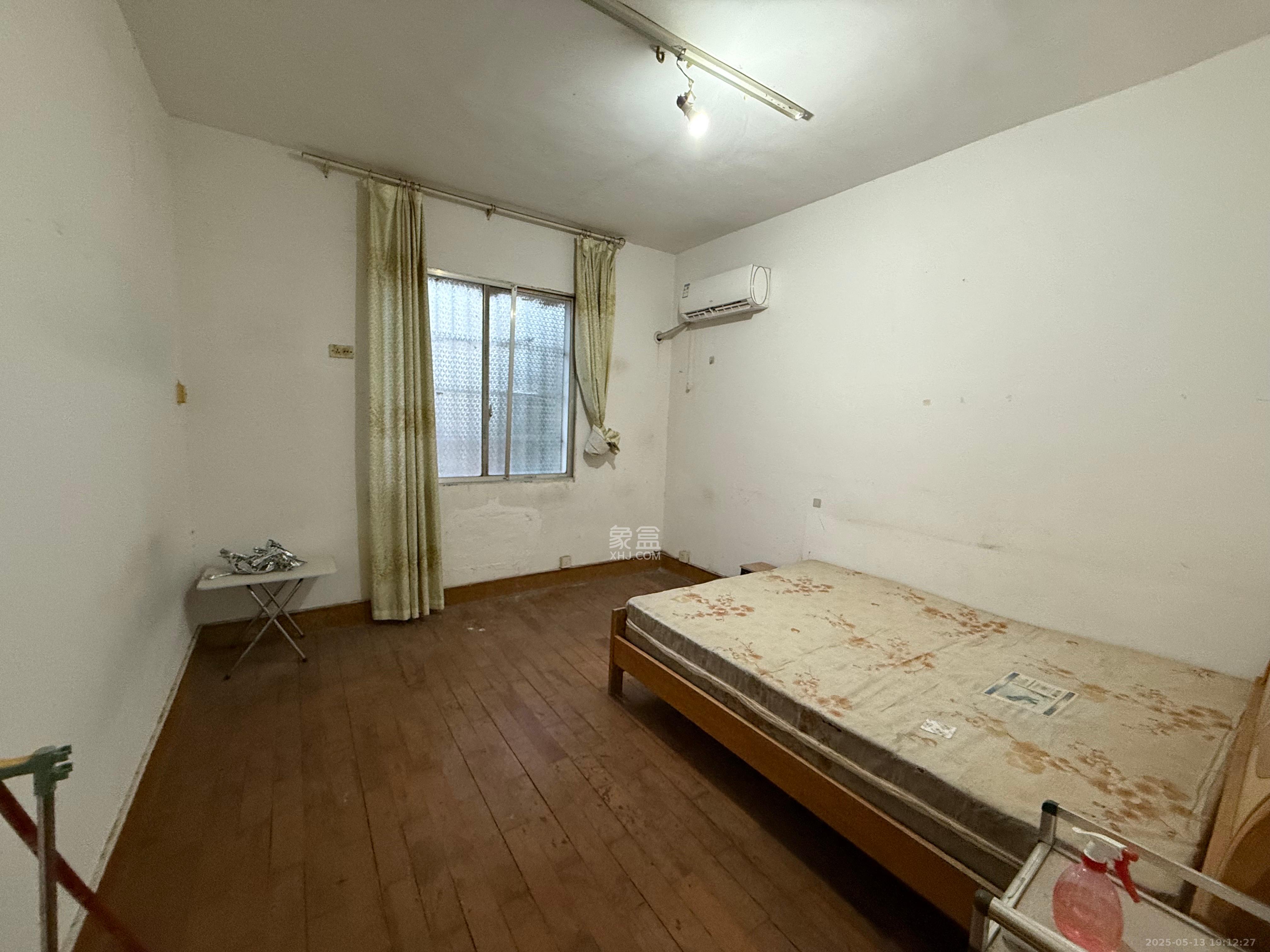长探家园  3室1厅1卫   1700.00元/月室内图
