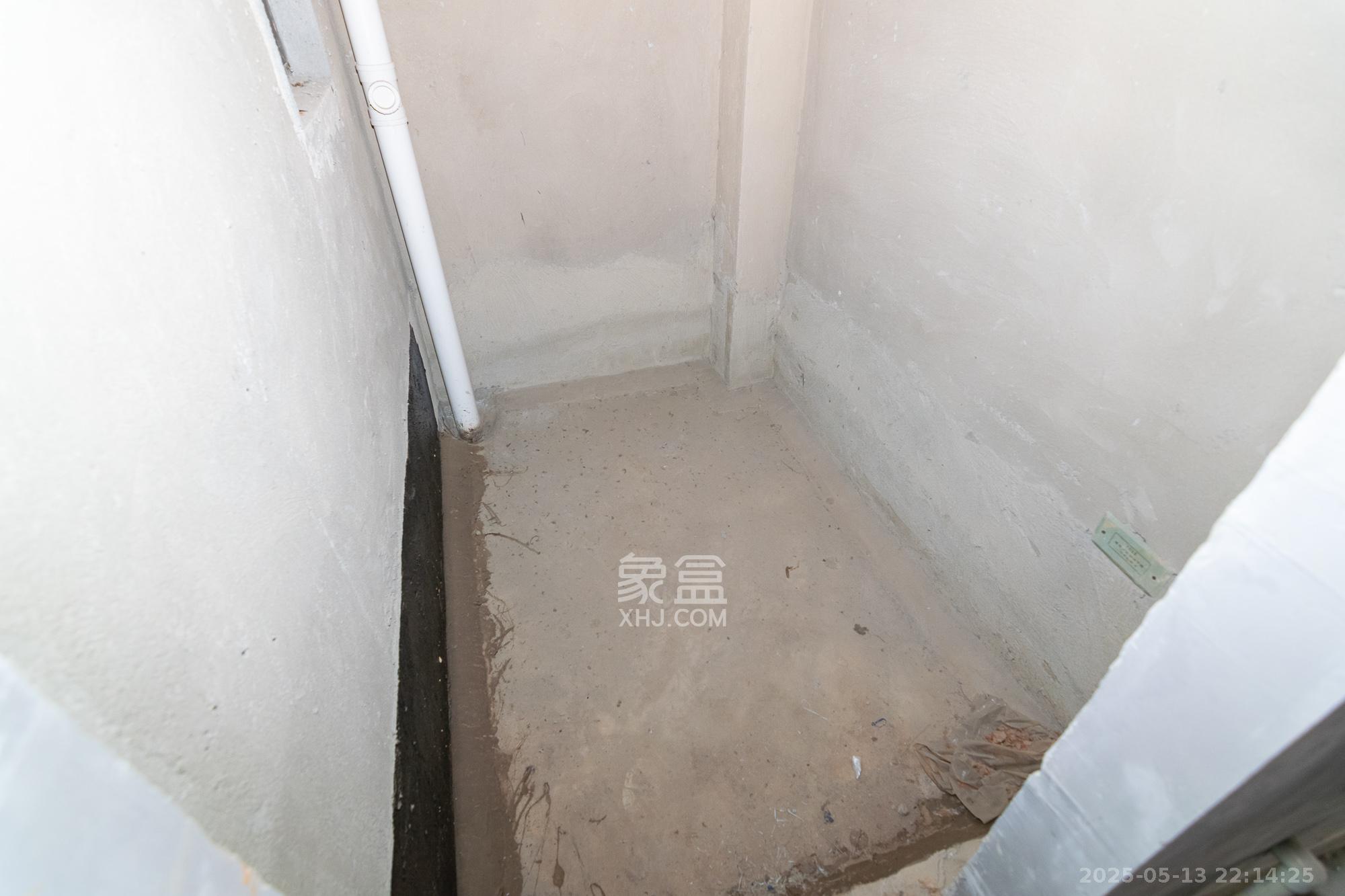 华润桃源里 5室3厅3卫 160.0万 华润桃源里 5室3厅3卫 160.0万卫生间