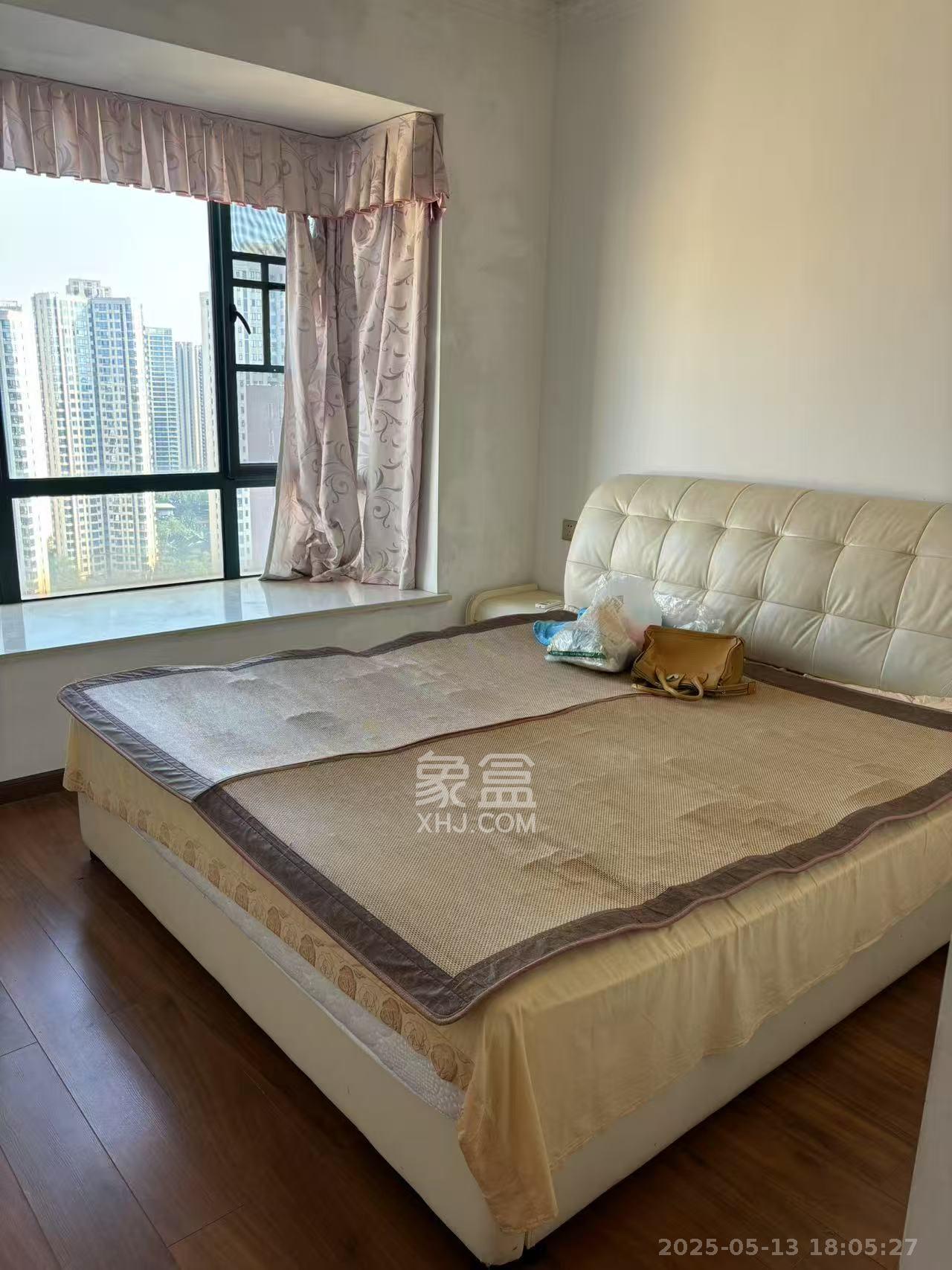 洋湖时代 4室2厅2卫 2300.0元/月 洋湖时代 4室2厅2卫 2300.0元/月室内图