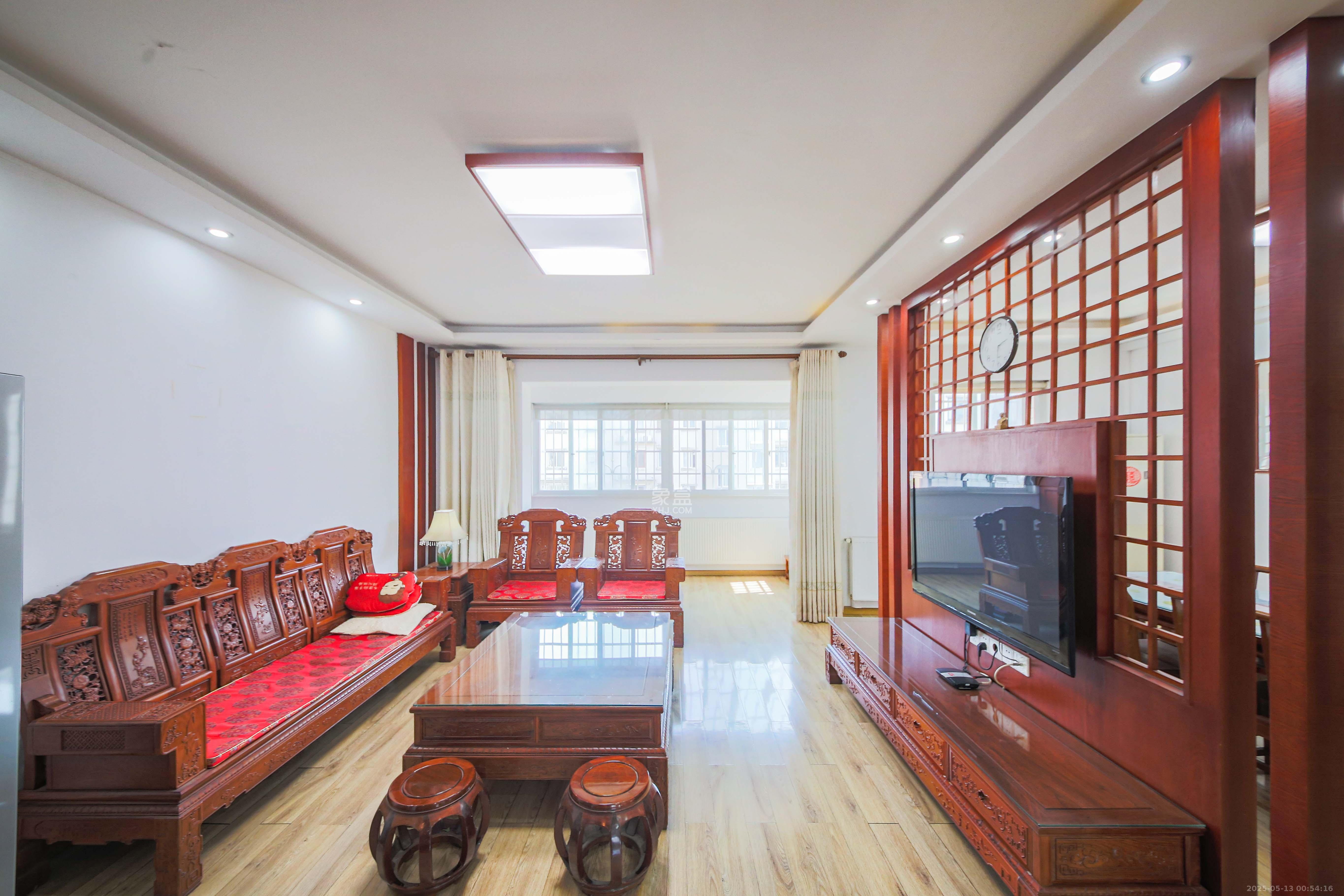 海利科院佳园 6室2厅2卫 180.0万 海利科院佳园 6室2厅2卫 180.0万客厅