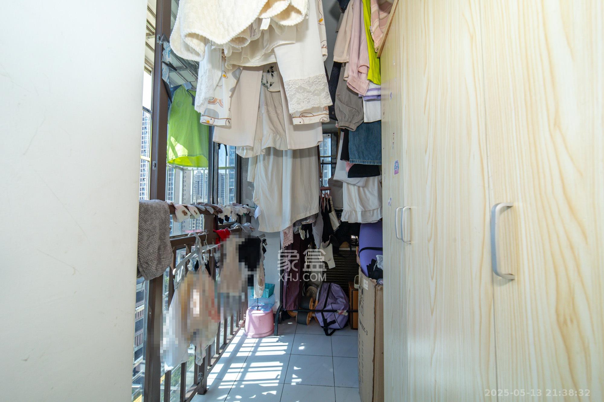 新长海广场  3室2厅1卫   54.80万阳台
