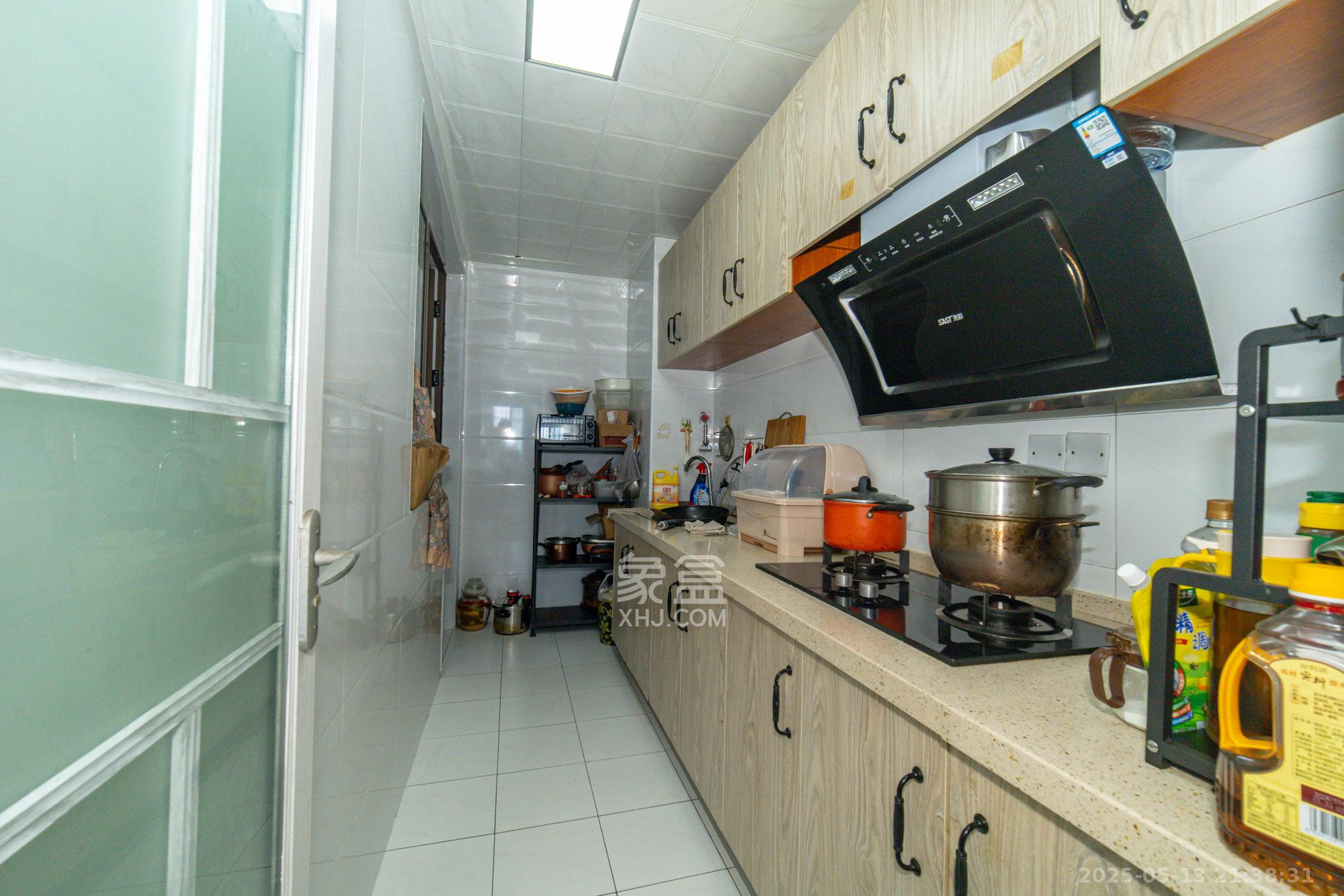 新长海广场  3室2厅1卫    54.8万 新长海广场  3室2厅1卫    54.8万厨房