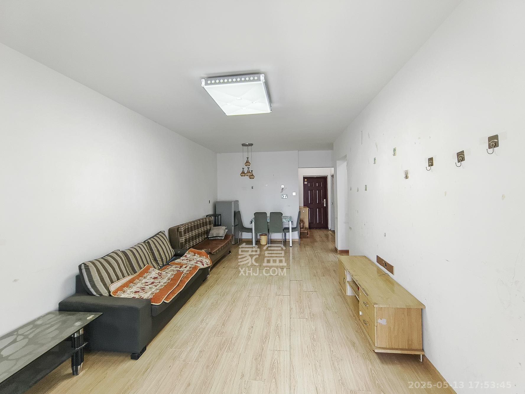 保利香槟国际 3室2厅1卫 62.0万 保利香槟国际 3室2厅1卫 62.0万客厅