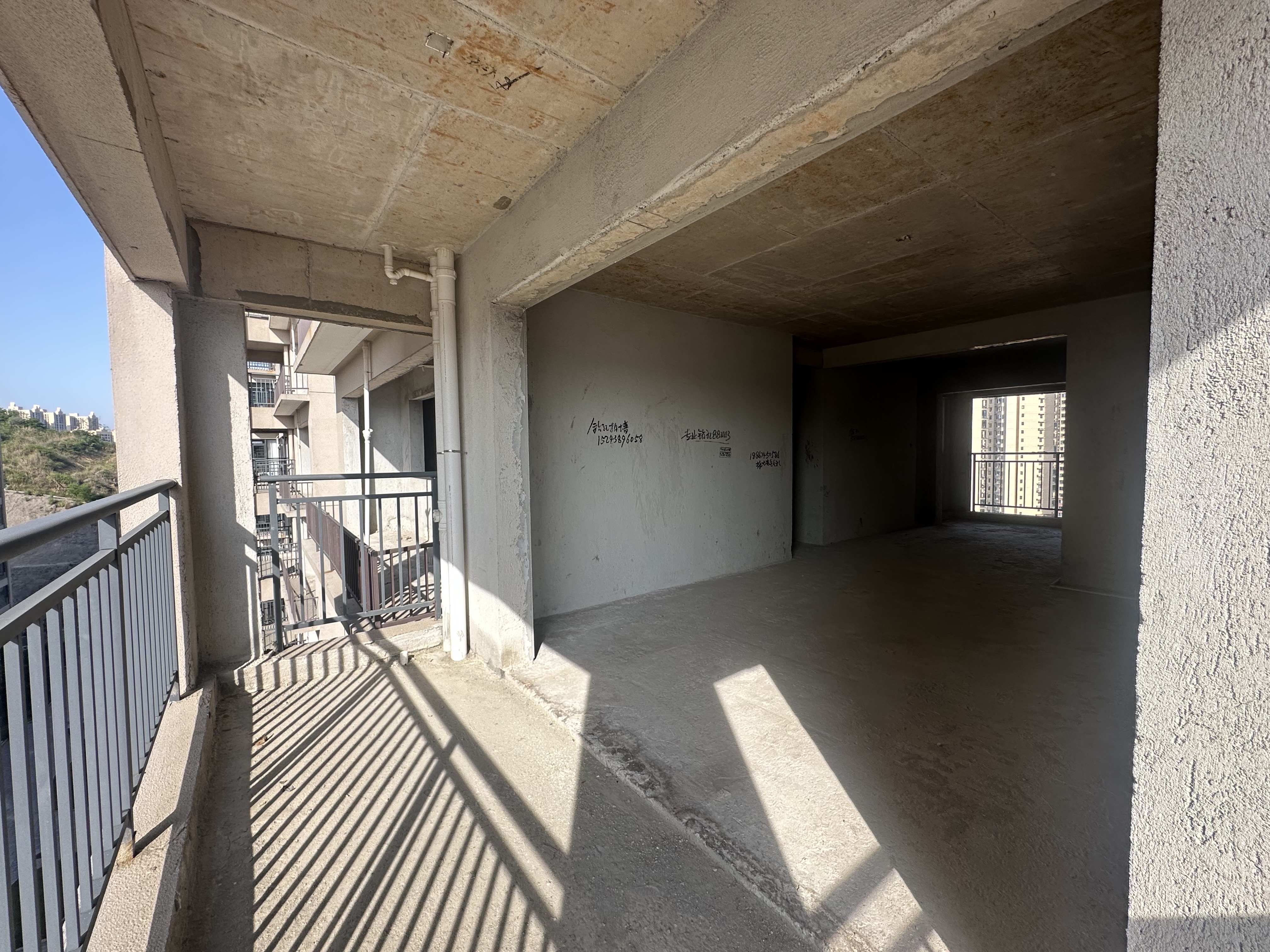 嘉熙紫台 5室2厅2卫 76.8万 嘉熙紫台 5室2厅2卫 76.8万客厅