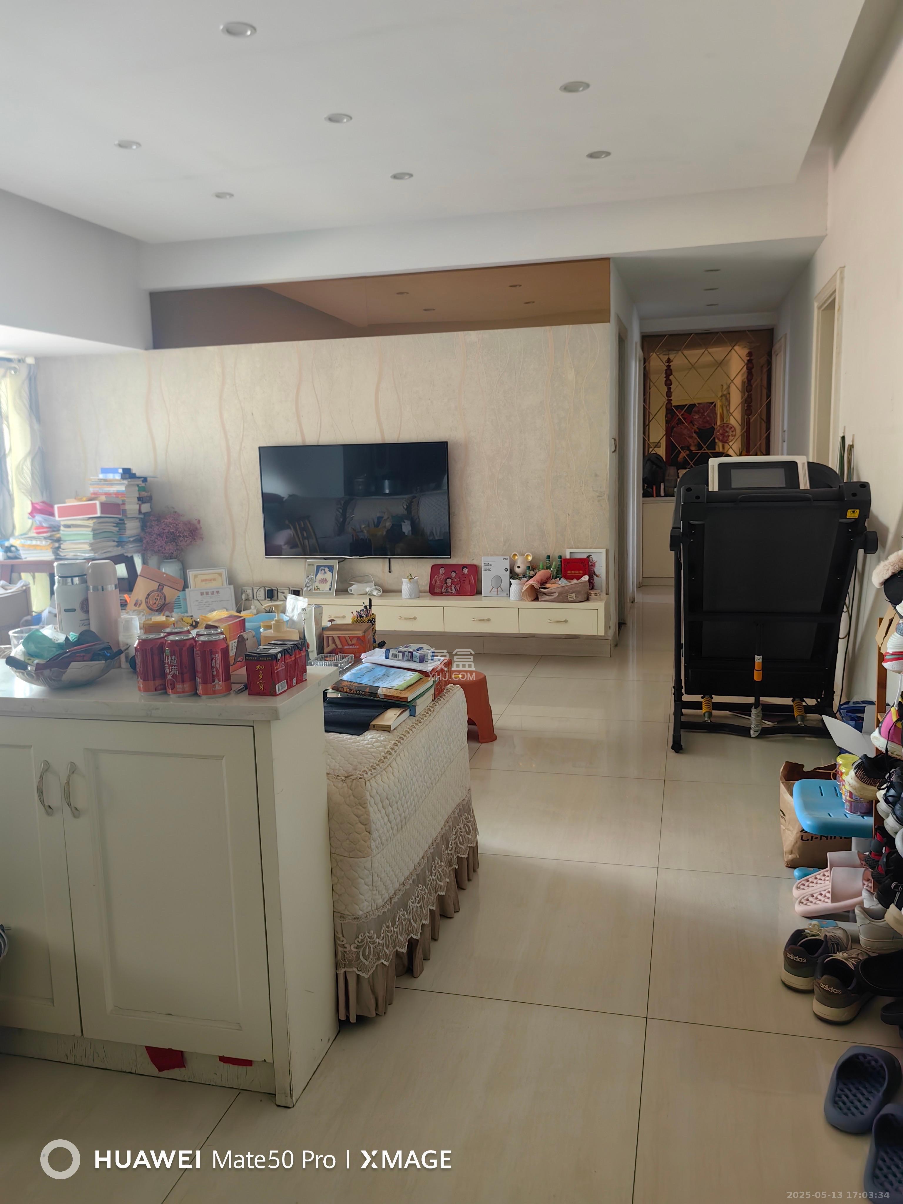 金域世家  3室2厅2卫    42.8万 金域世家  3室2厅2卫    42.8万客厅