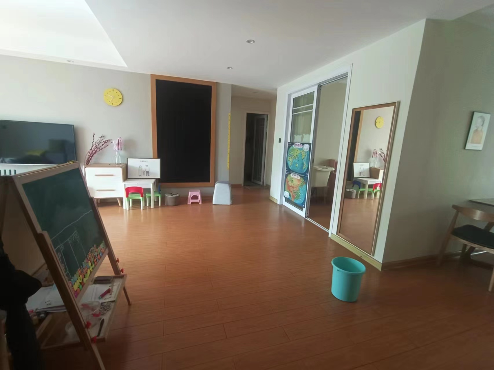 滨江花园  3室2厅2卫   1600.00元/月室内图