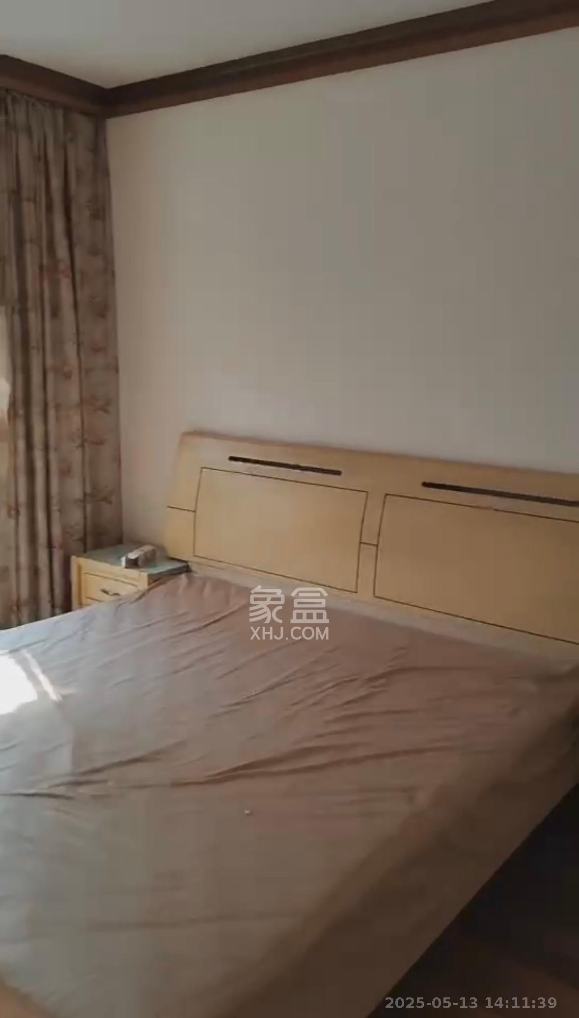东方新城  3室2厅2卫    2700.0元/月