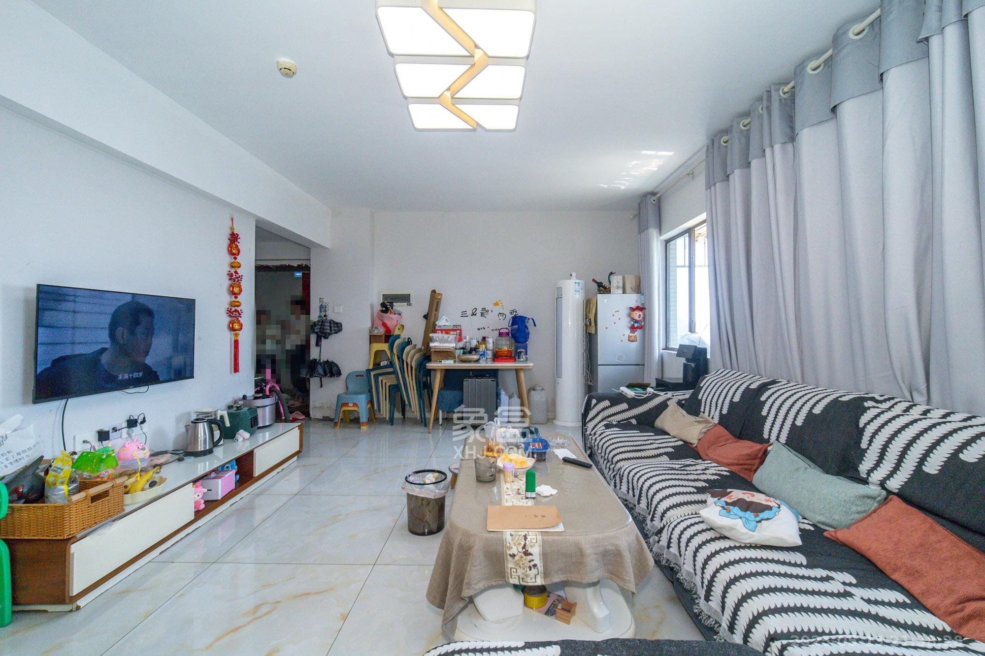 新长海广场  3室2厅1卫    54.8万 新长海广场  3室2厅1卫    54.8万客厅