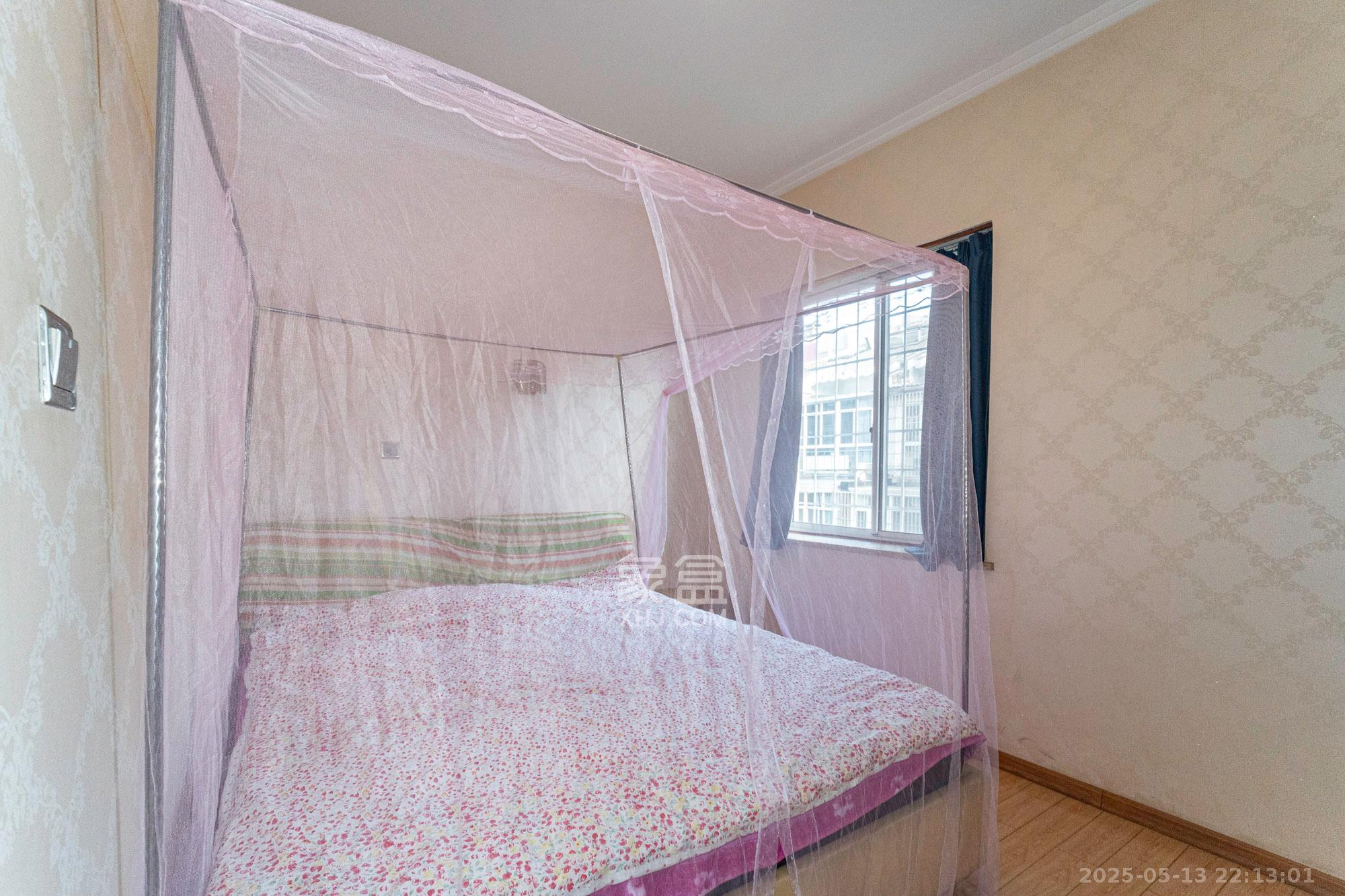 幸福里(幸福里一期) 5室2厅3卫 180.0万 幸福里(幸福里一期) 5室2厅3卫 180.0万卧室