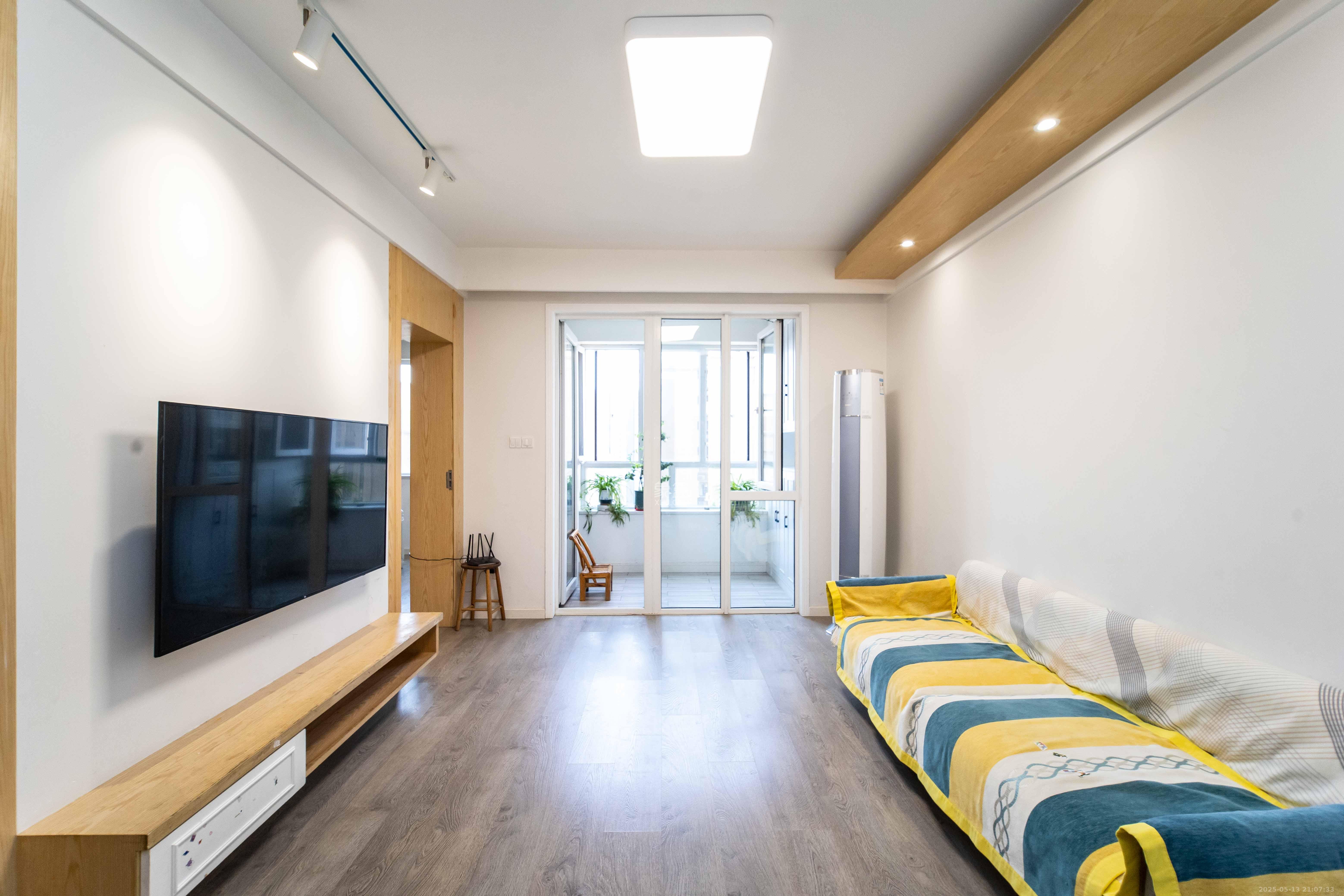 金地格林公馆  3室2厅1卫    97.0万 金地格林公馆  3室2厅1卫    97.0万客厅