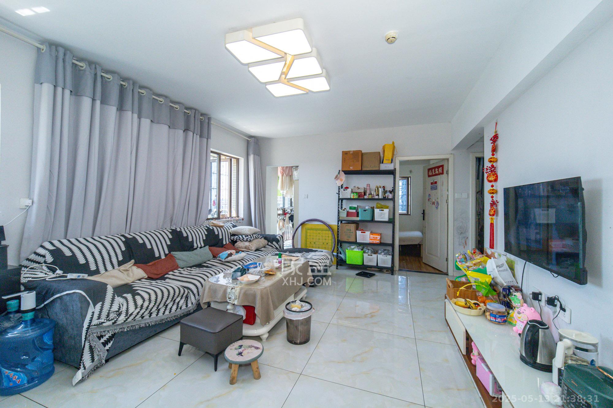 新长海广场  3室2厅1卫    54.8万 新长海广场  3室2厅1卫    54.8万客厅