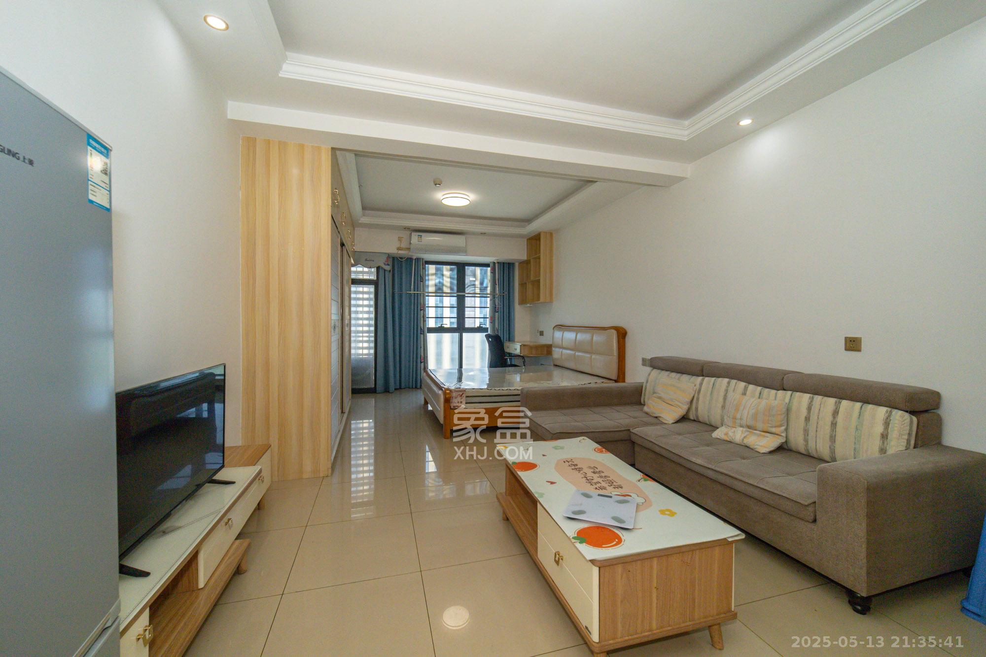 广华国际公馆(广华大厦) 1室0厅0卫 35.0万 广华国际公馆(广华大厦) 1室0厅0卫 35.0万客厅