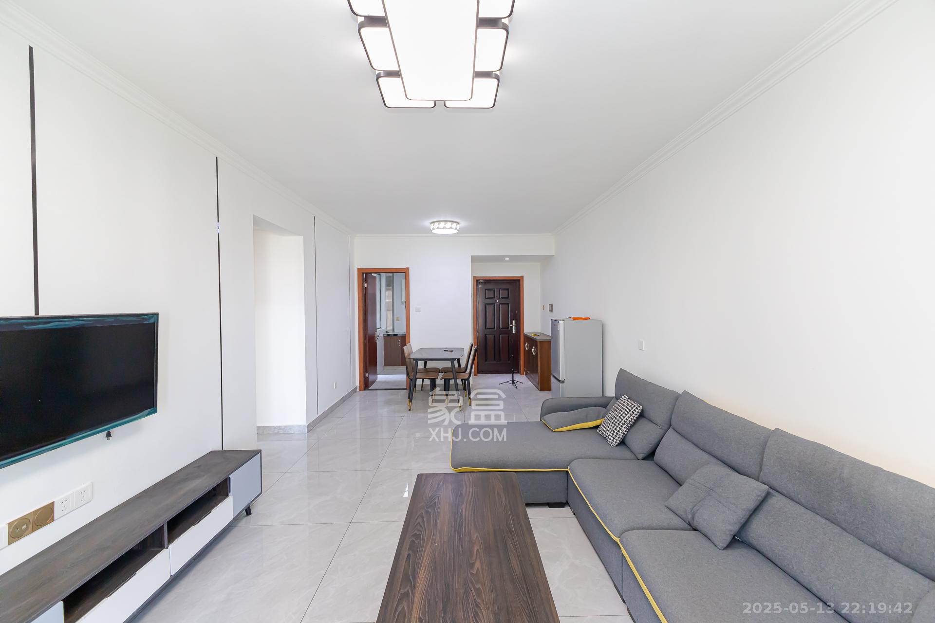 勤诚达境界城 3室2厅2卫 88.0万 勤诚达境界城 3室2厅2卫 88.0万客厅