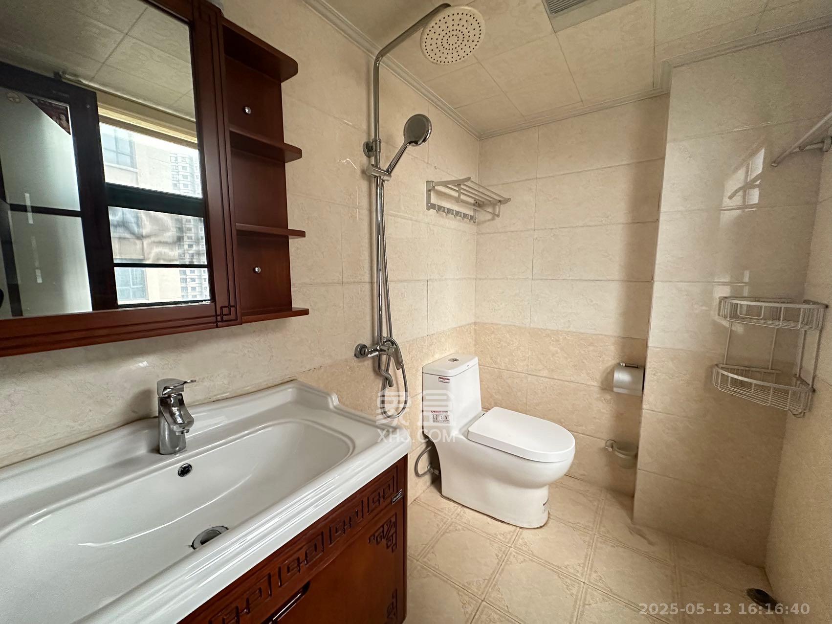 维一星城原山苑 3室2厅2卫 2500.0元/月 维一星城原山苑 3室2厅2卫 2500.0元/月室内图