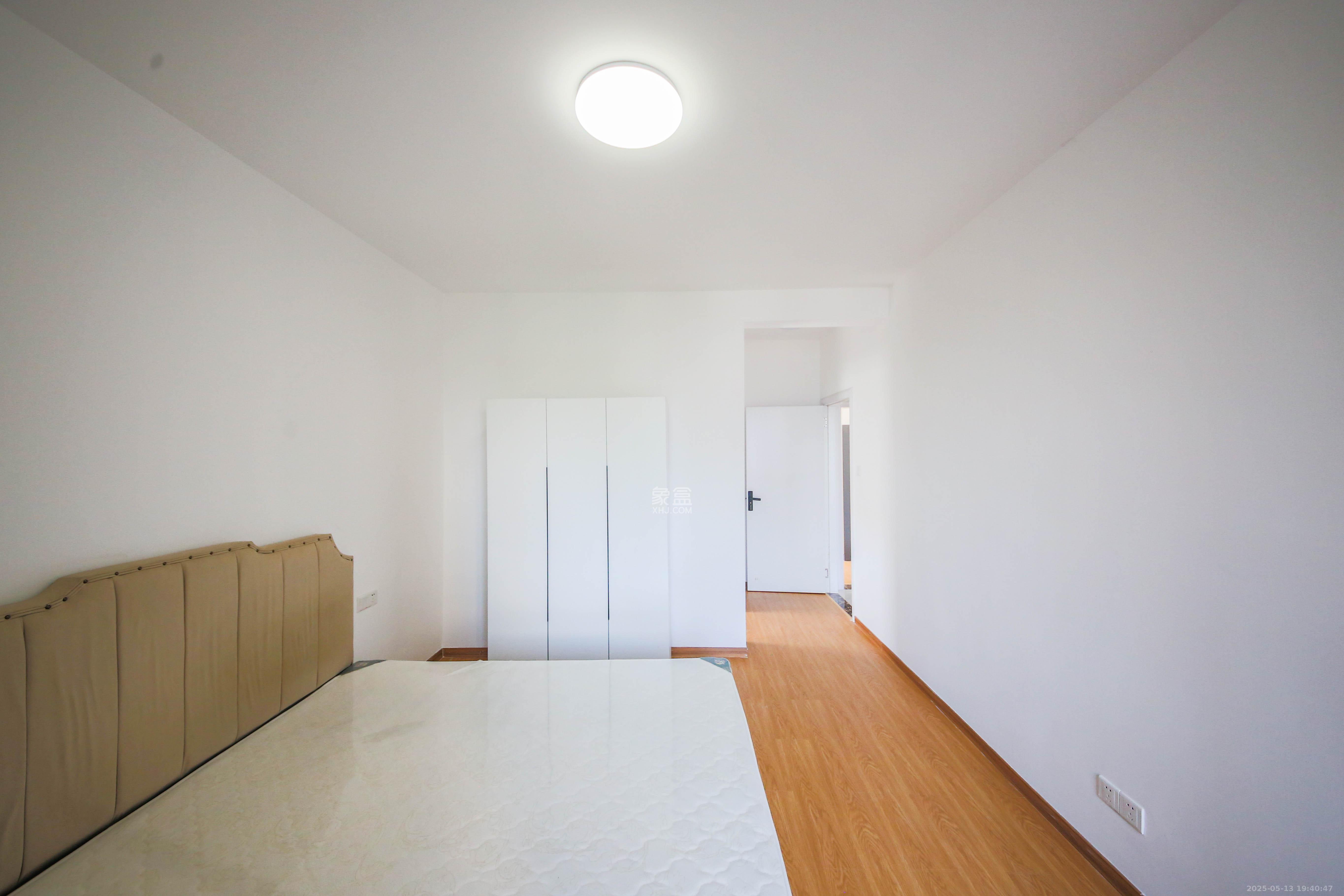 天城国际广场 3室2厅2卫 168.0万 天城国际广场 3室2厅2卫 168.0万卧室