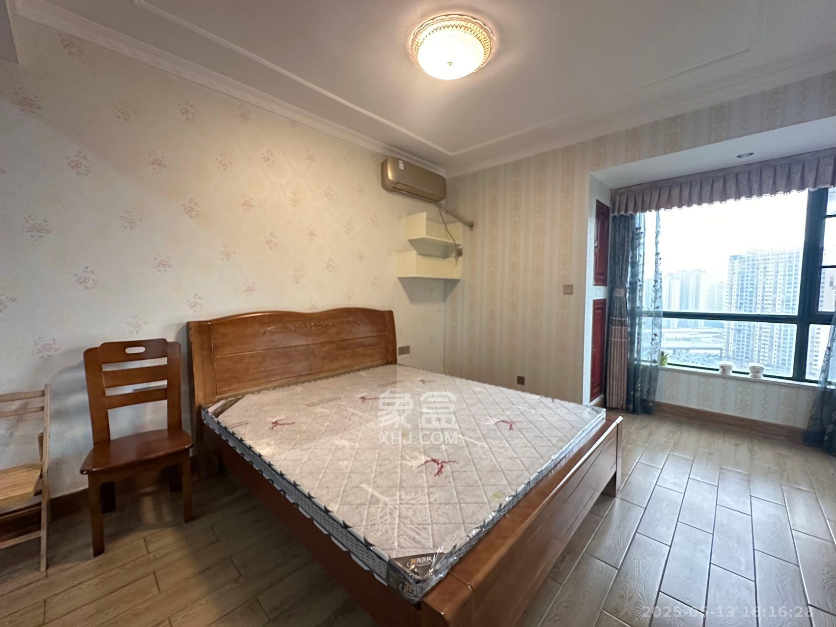 维一星城原山苑  3室2厅2卫    2500.0元/月室内图