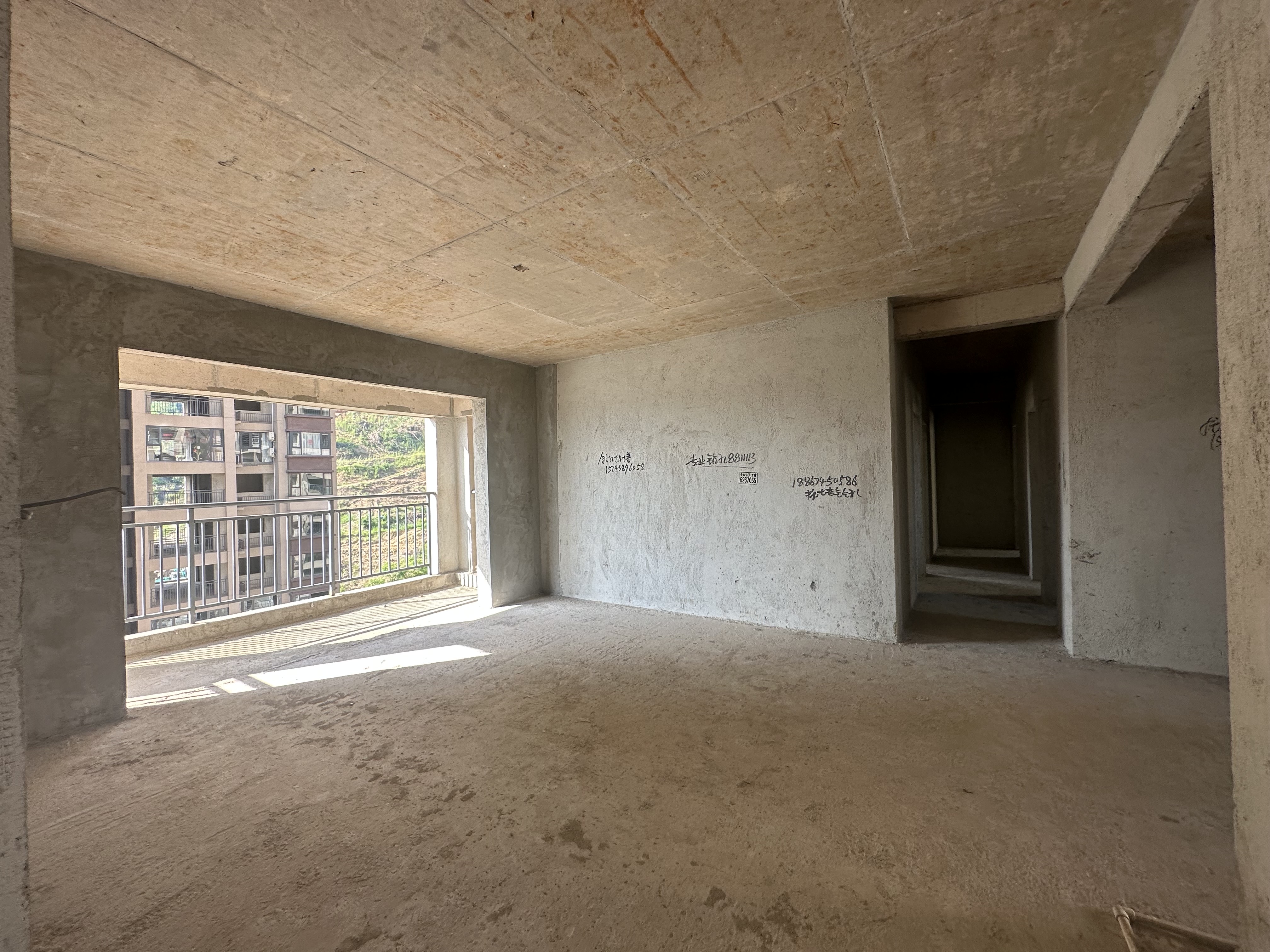 嘉熙紫台 5室2厅2卫 76.8万 嘉熙紫台 5室2厅2卫 76.8万客厅